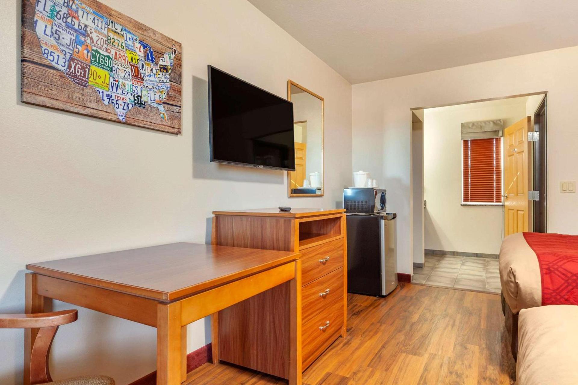 Harmony Inn & Suites photo 11