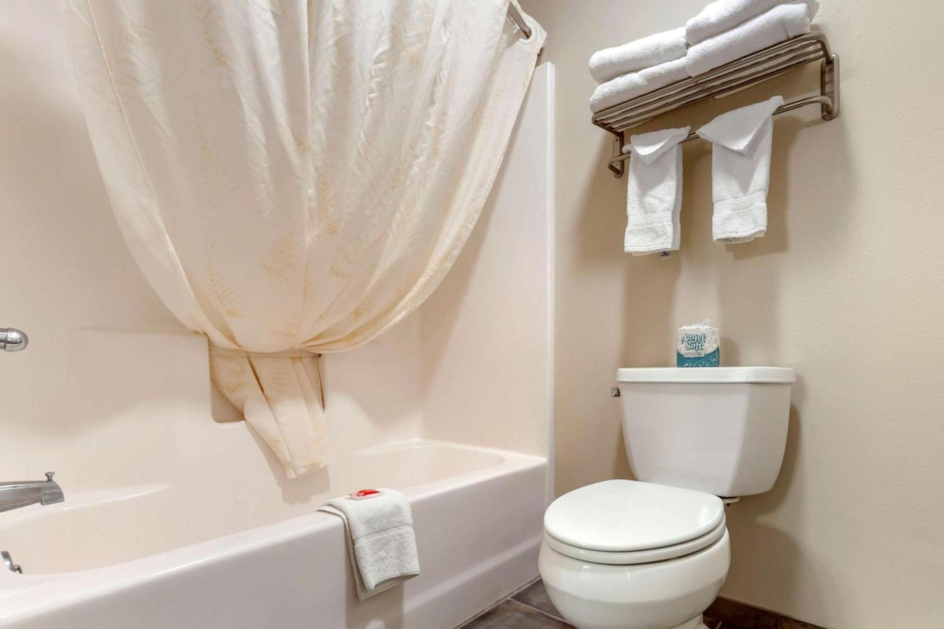 Harmony Inn & Suites photo 7