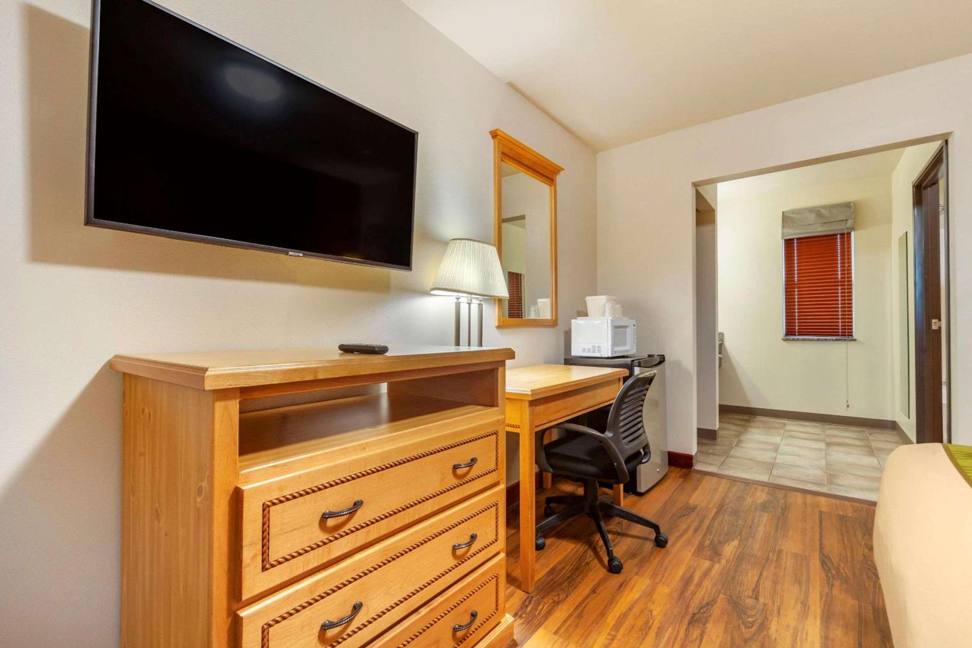 Harmony Inn & Suites photo 14