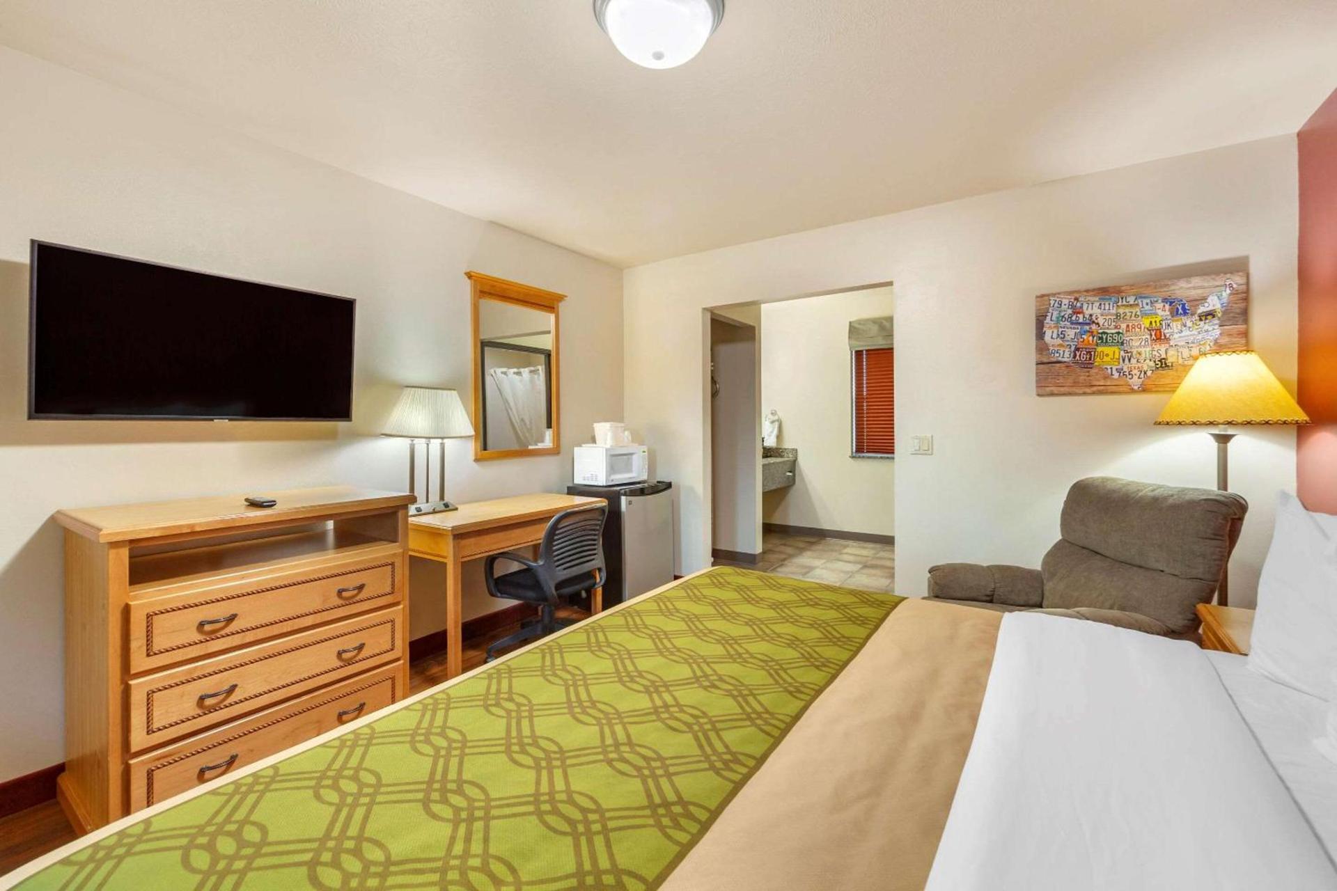 Harmony Inn & Suites photo 2