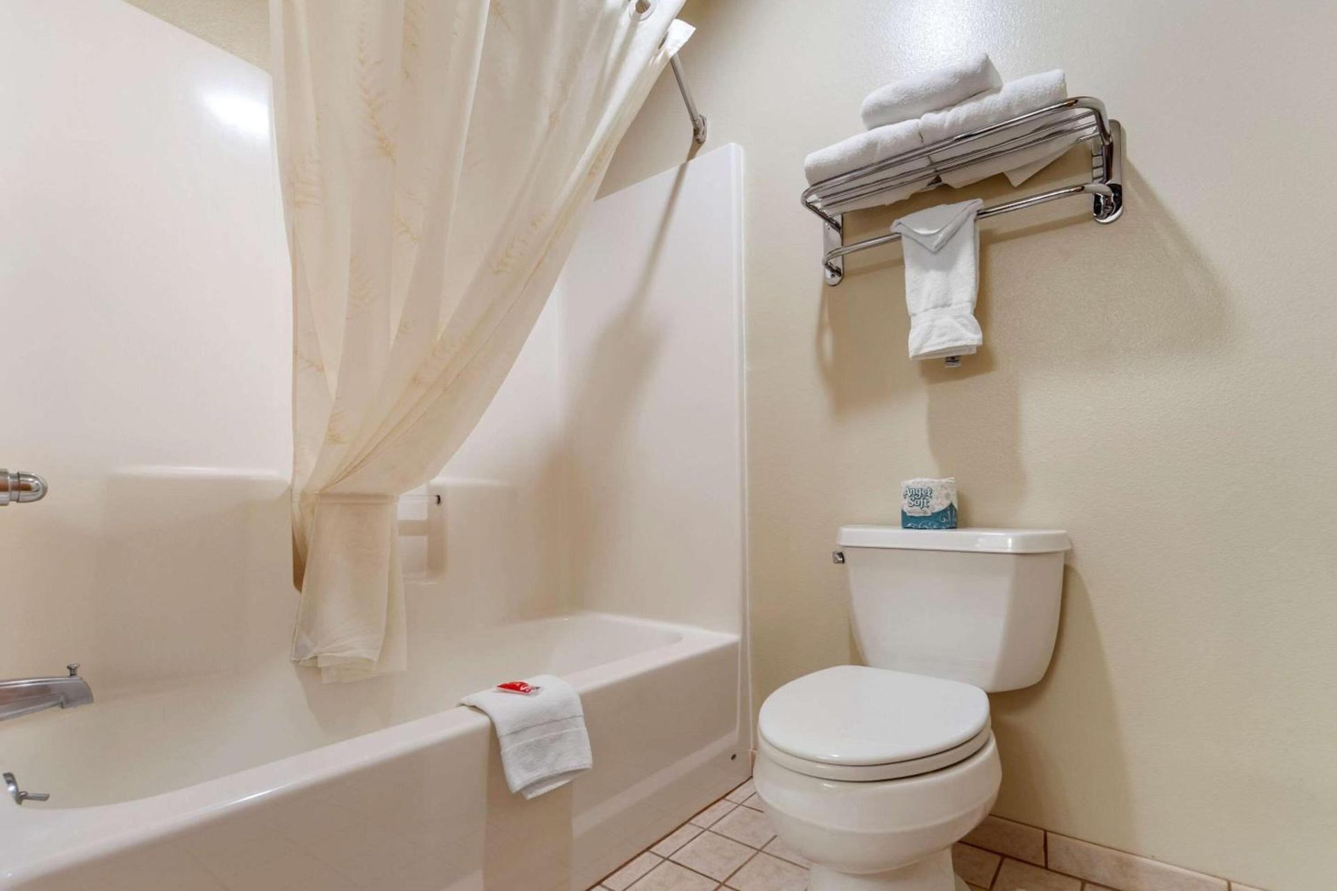 Harmony Inn & Suites photo 19