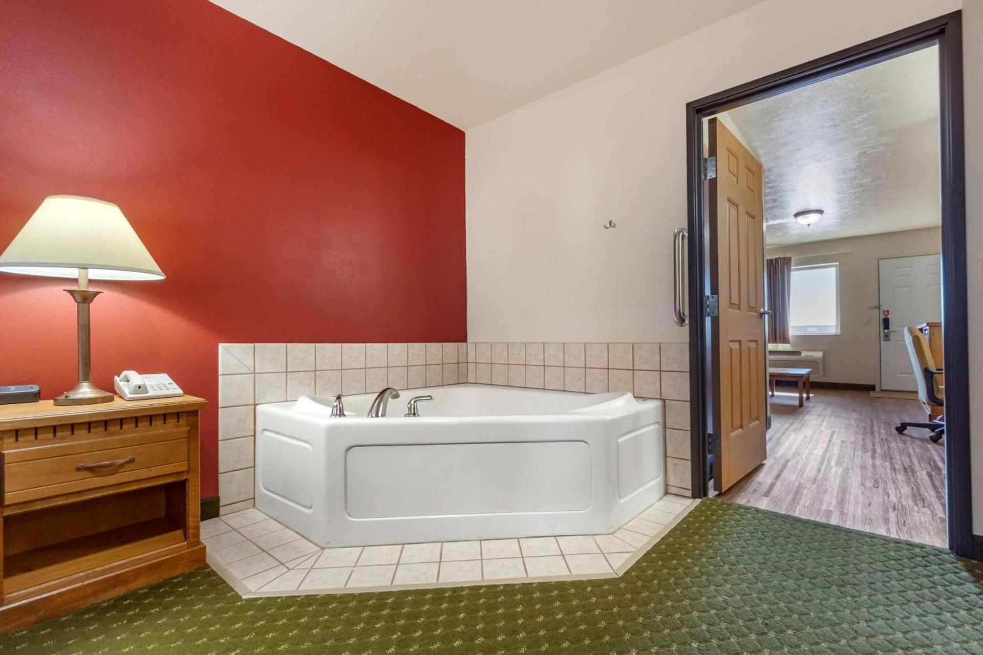 Harmony Inn & Suites photo 26