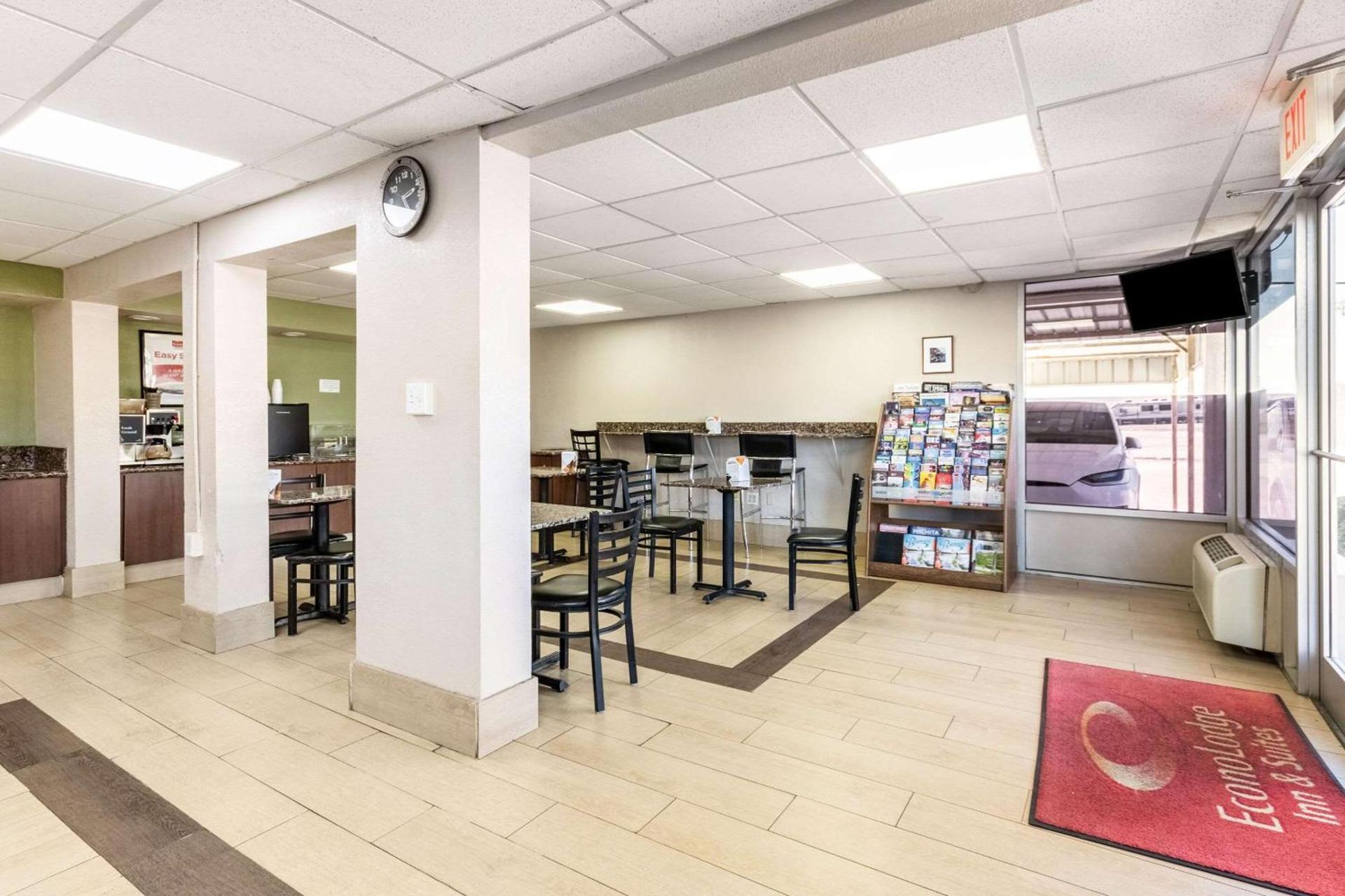 Econo Lodge Inn & Suites Near Bricktown photo 5
