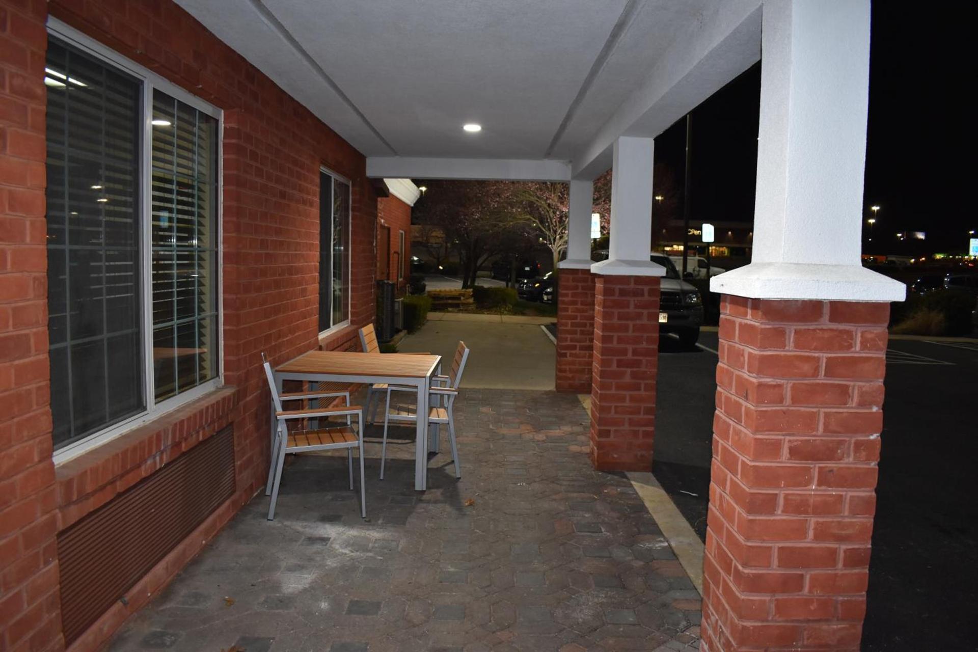 Country Inn & Suites by Radisson, Hagerstown, MD photo 6