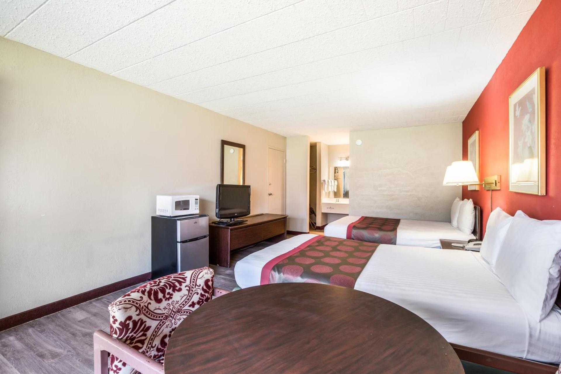 Red Carpet Inn & Suites photo 21
