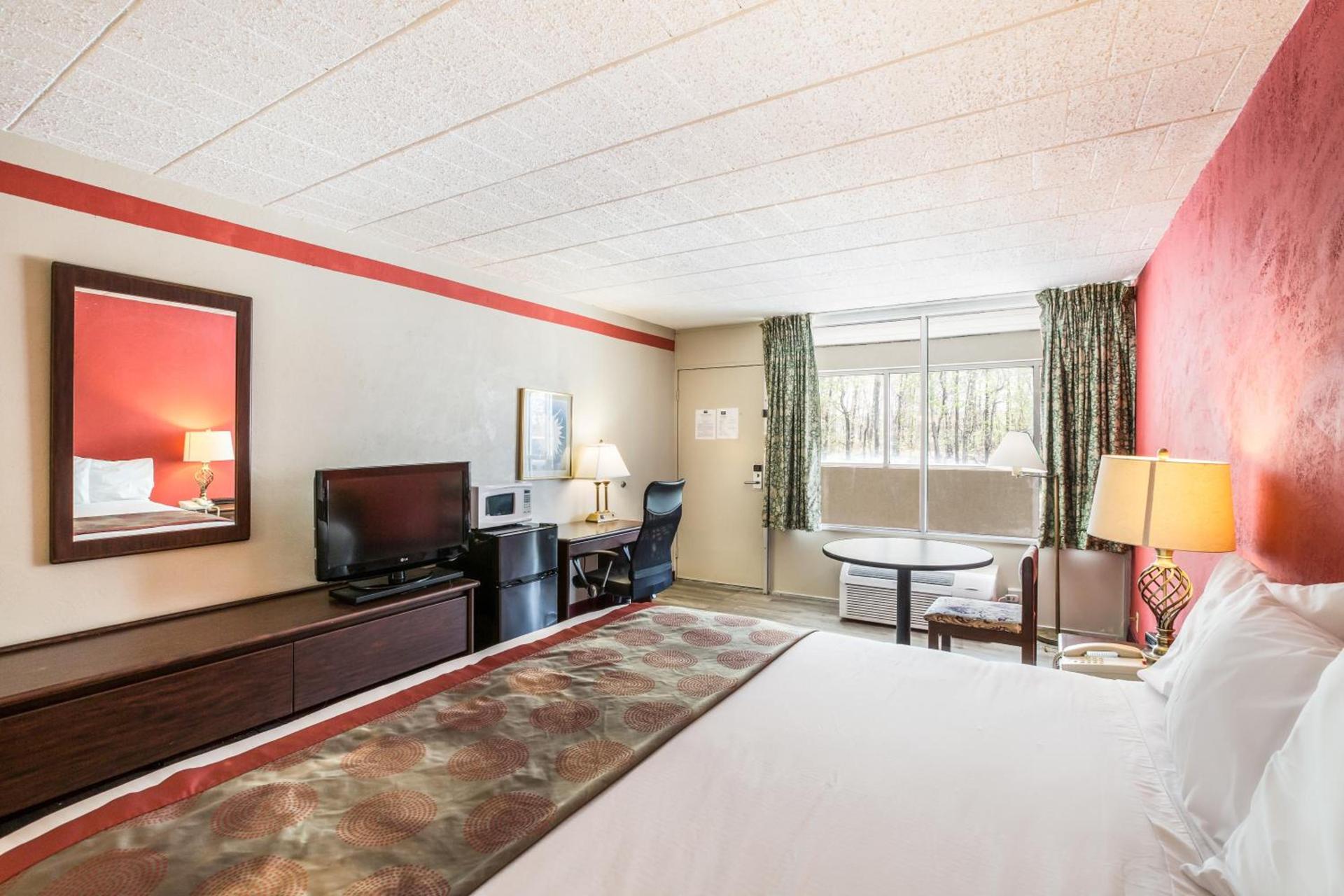 Red Carpet Inn & Suites photo 18