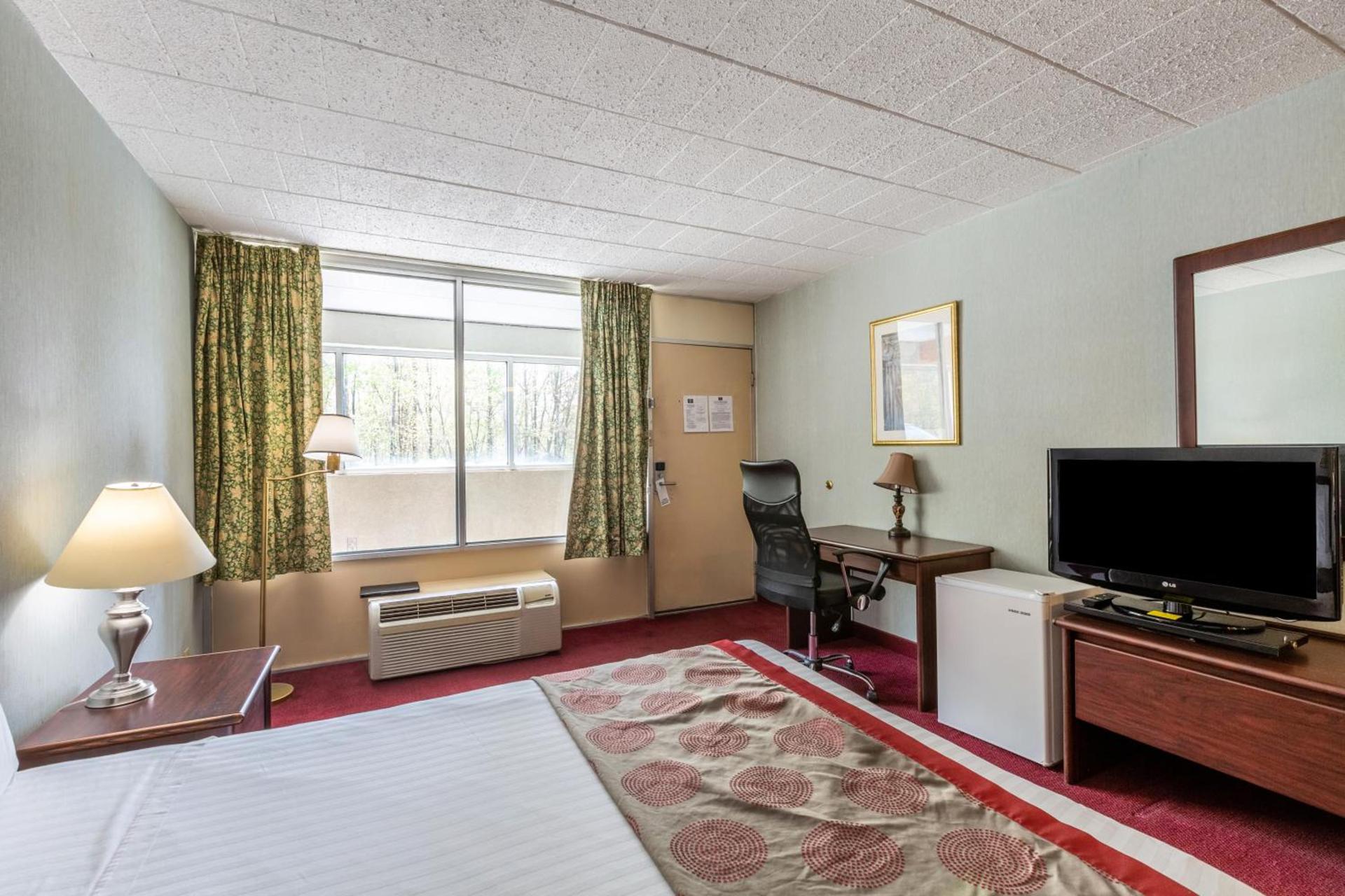 Red Carpet Inn & Suites photo 15