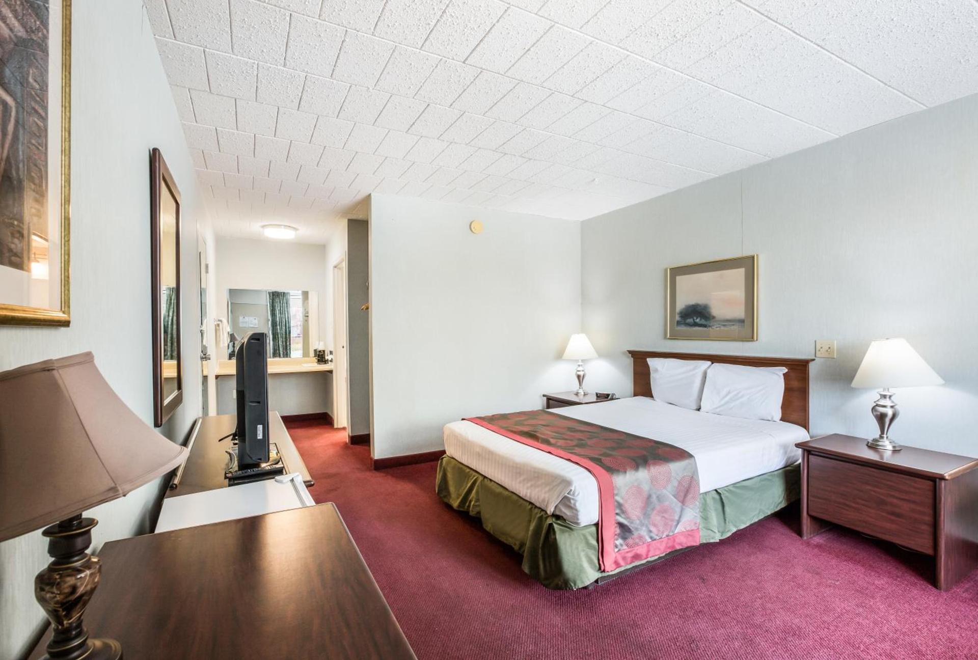 Red Carpet Inn & Suites photo 14