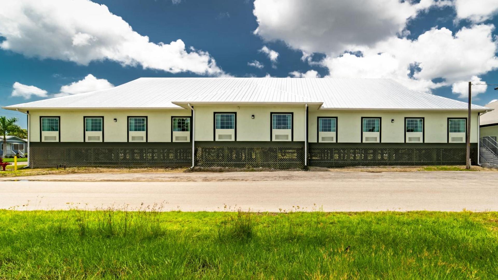 Everglades Adventures Hotel Suites by Ivey House — hotel in Everglades City