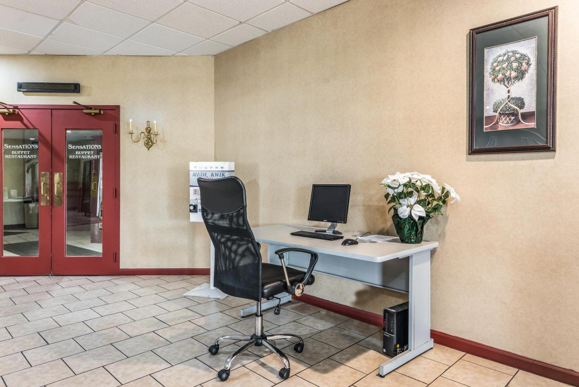 Red Carpet Inn & Suites photo 11