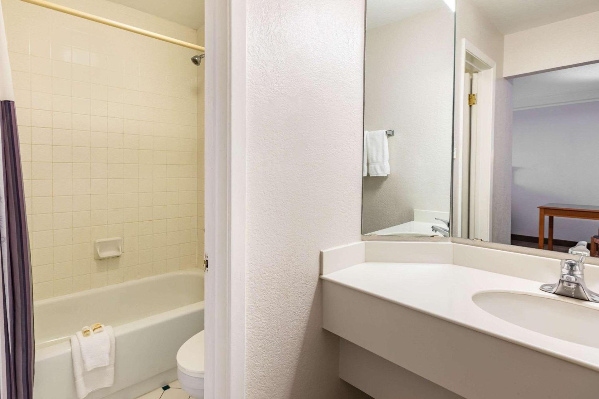 La Quinta Inn by Wyndham El Paso West photo 30