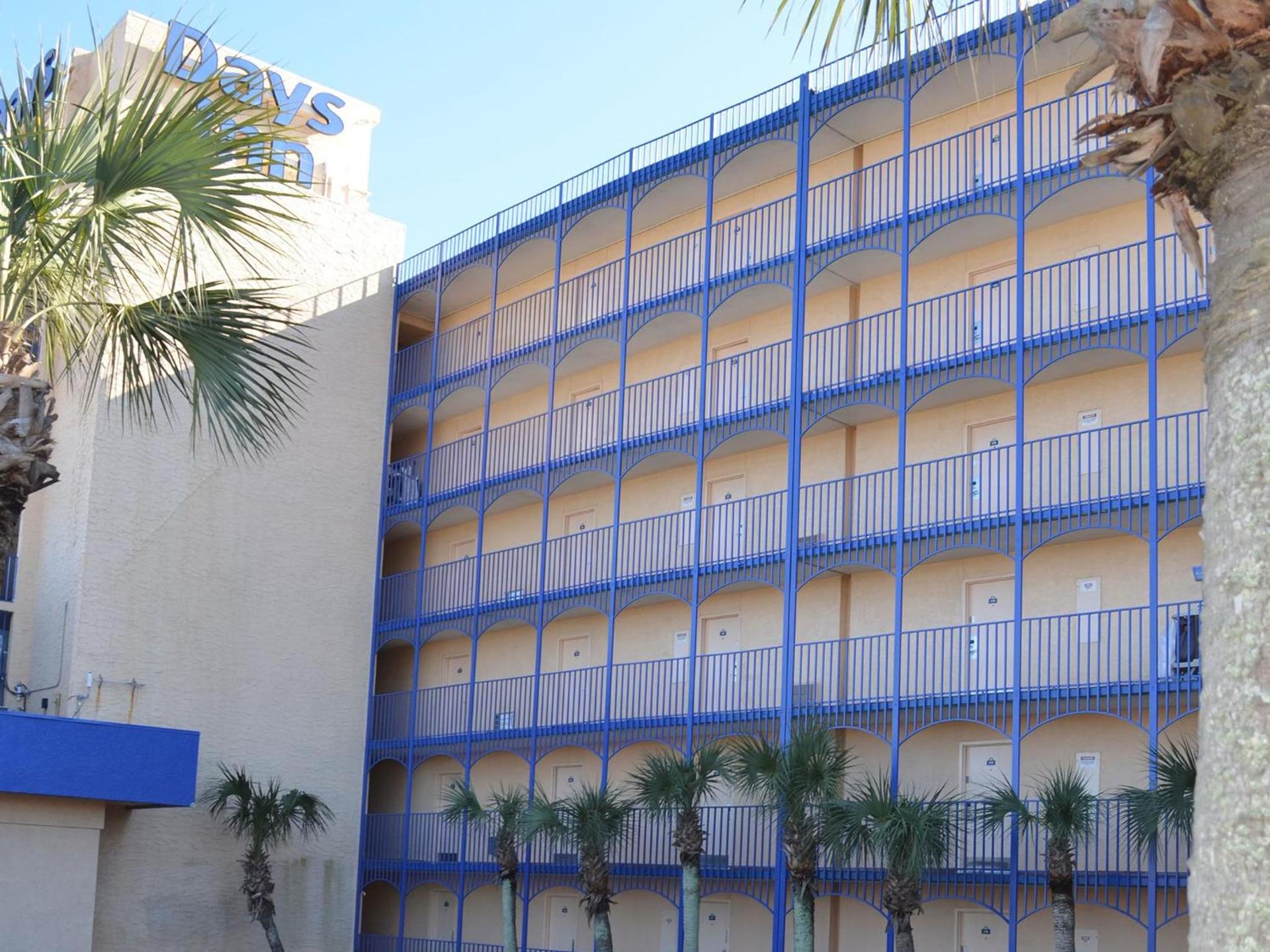 Days Inn by Wyndham Panama City Beach Beachfront Resort photo 26