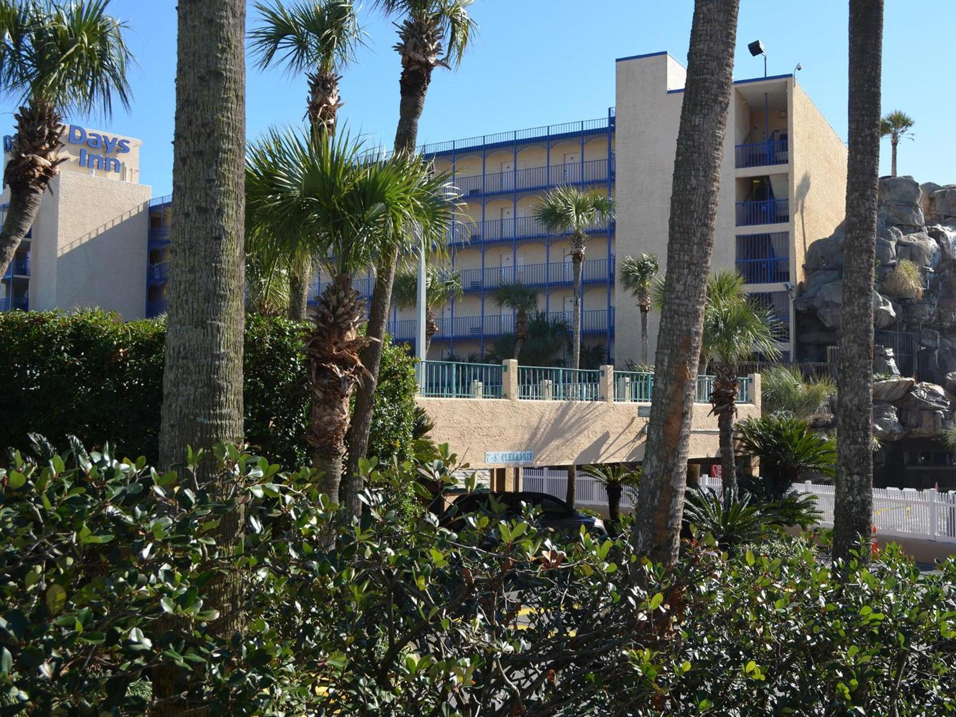 Days Inn by Wyndham Panama City Beach Beachfront Resort photo 27