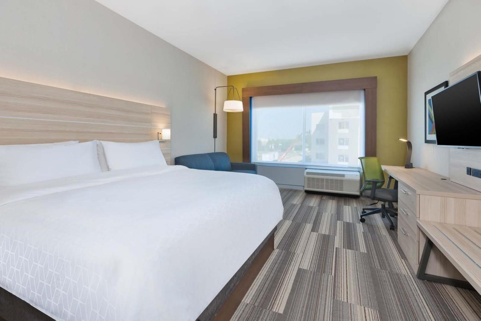 Holiday Inn Express & Suites - Grand Rapids Airport - South by IHG photo 7