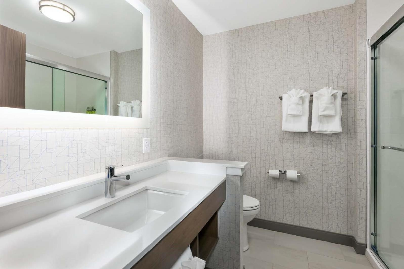 Holiday Inn Express & Suites - Grand Rapids Airport - South by IHG photo 3