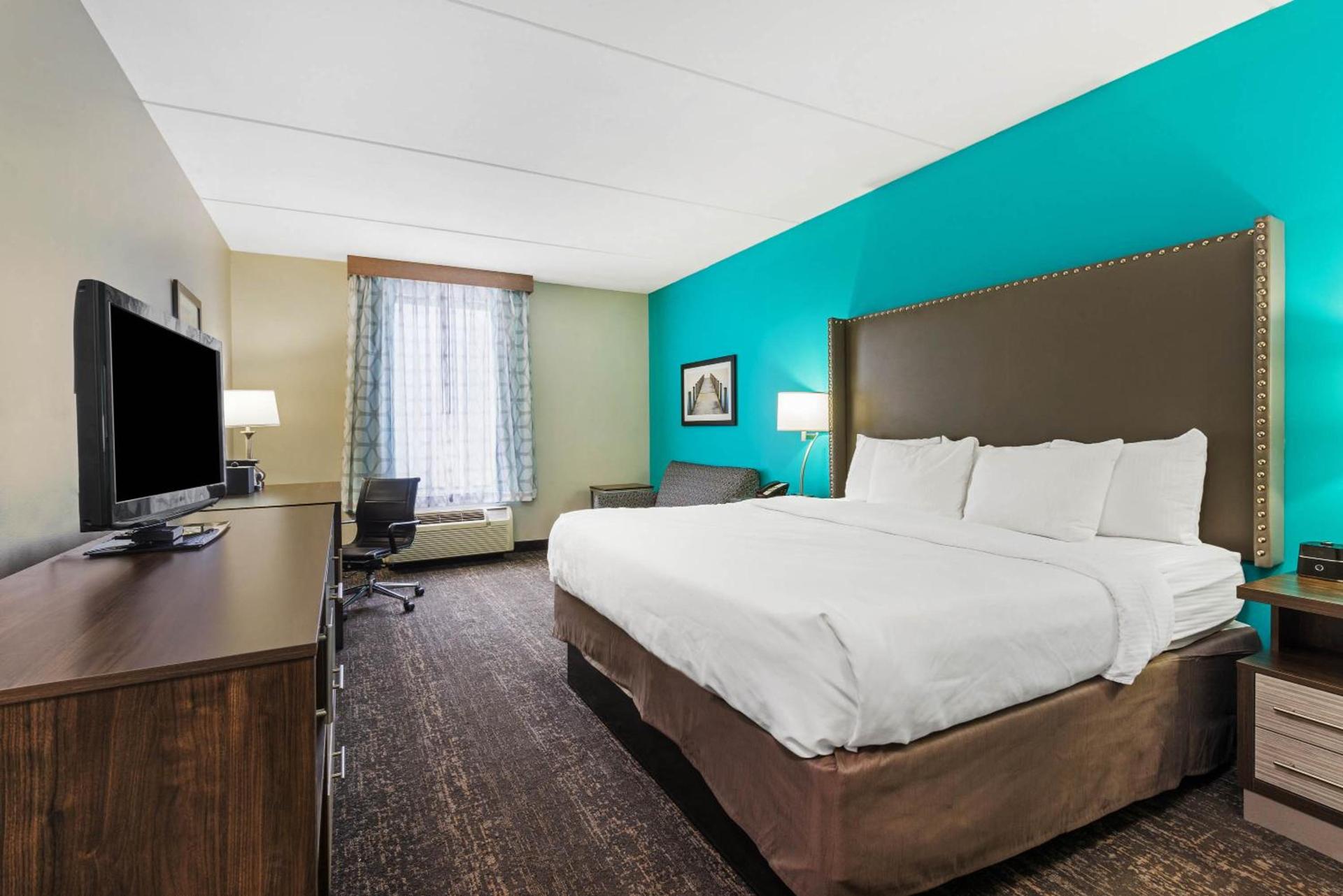 La Quinta by Wyndham Jamestown photo 3