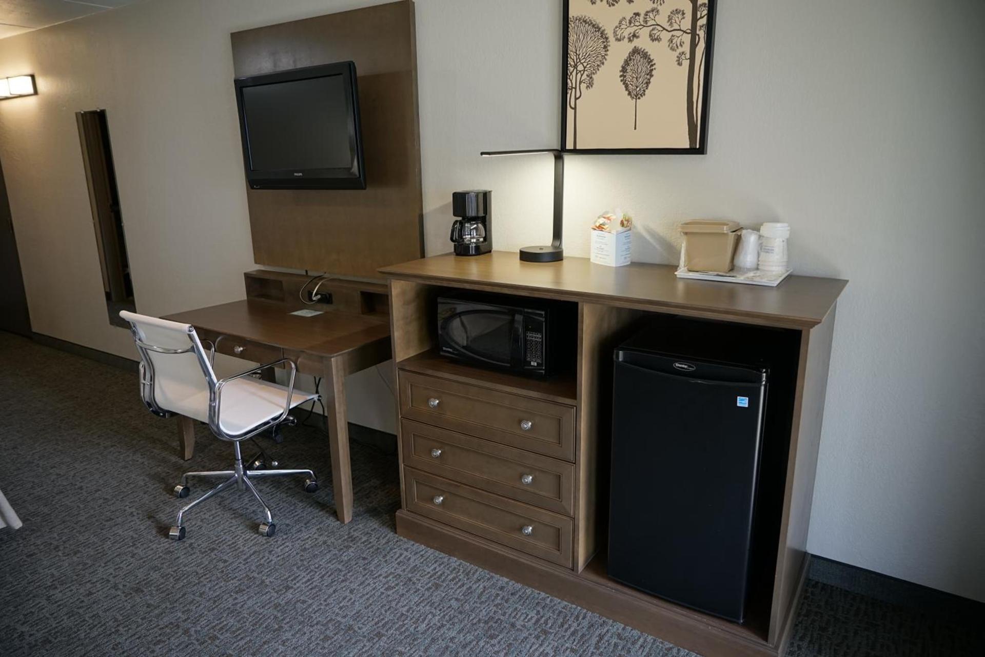 Baymont by Wyndham Shakopee photo 32