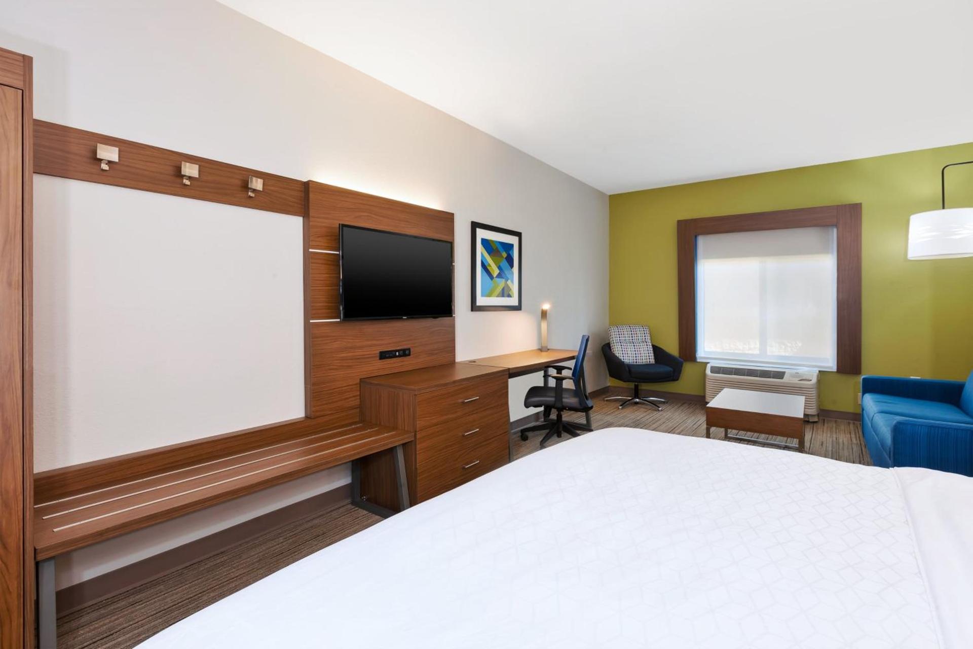 Holiday Inn Express and Suites Three Rivers by IHG photo 26