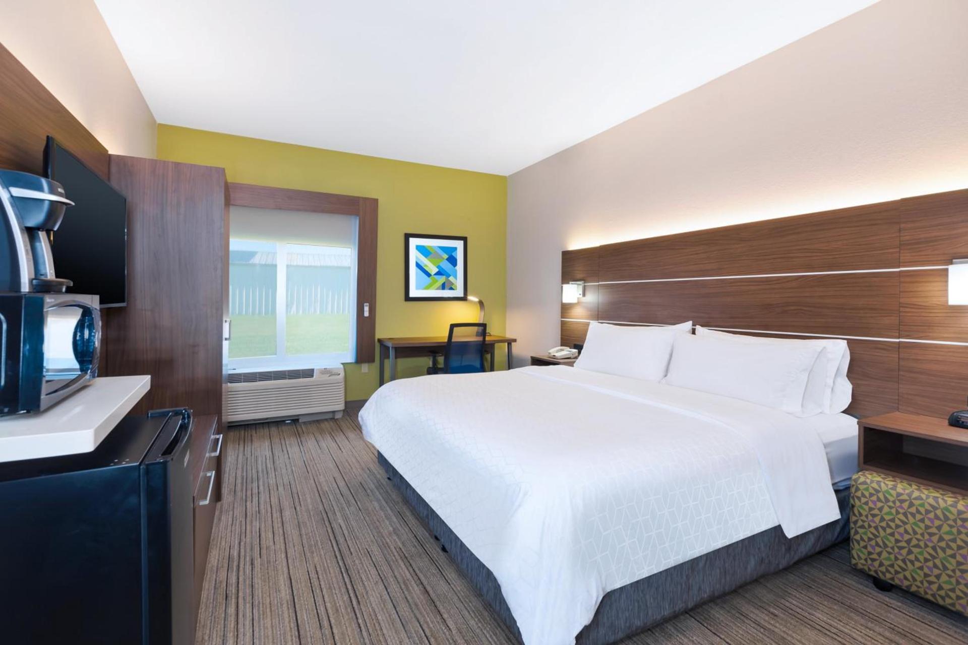 Holiday Inn Express and Suites Three Rivers by IHG photo 30