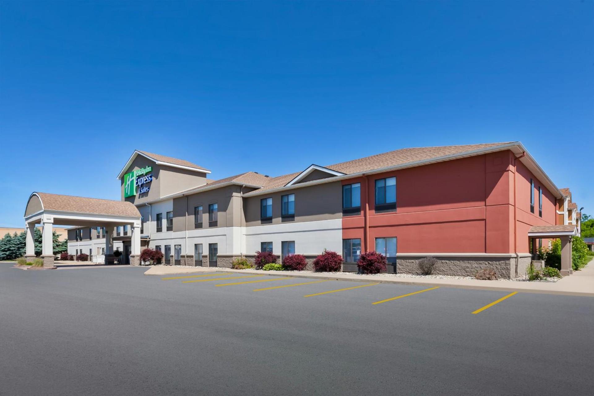 Holiday Inn Express and Suites Three Rivers by IHG photo 1