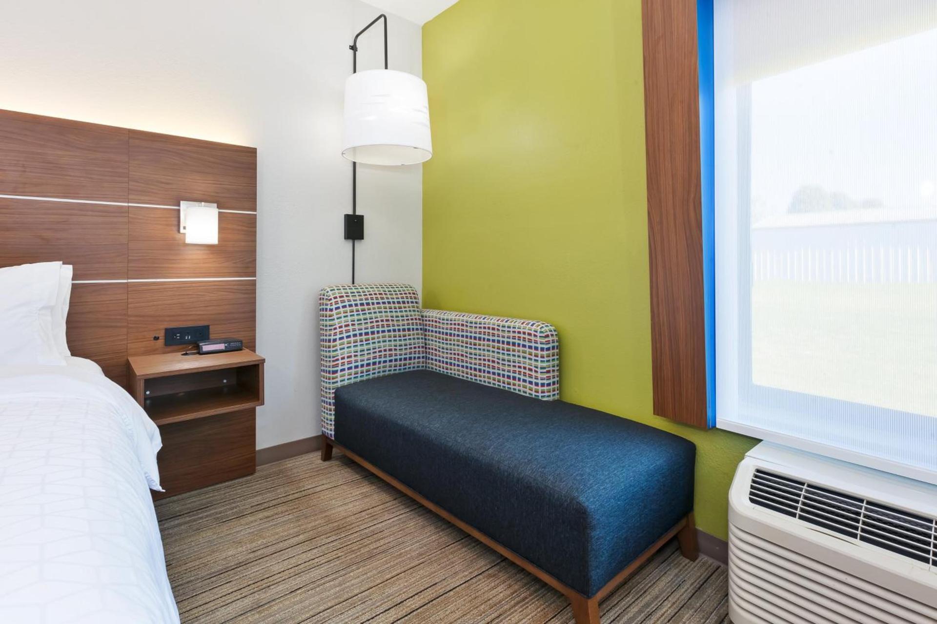 Holiday Inn Express and Suites Three Rivers by IHG photo 7