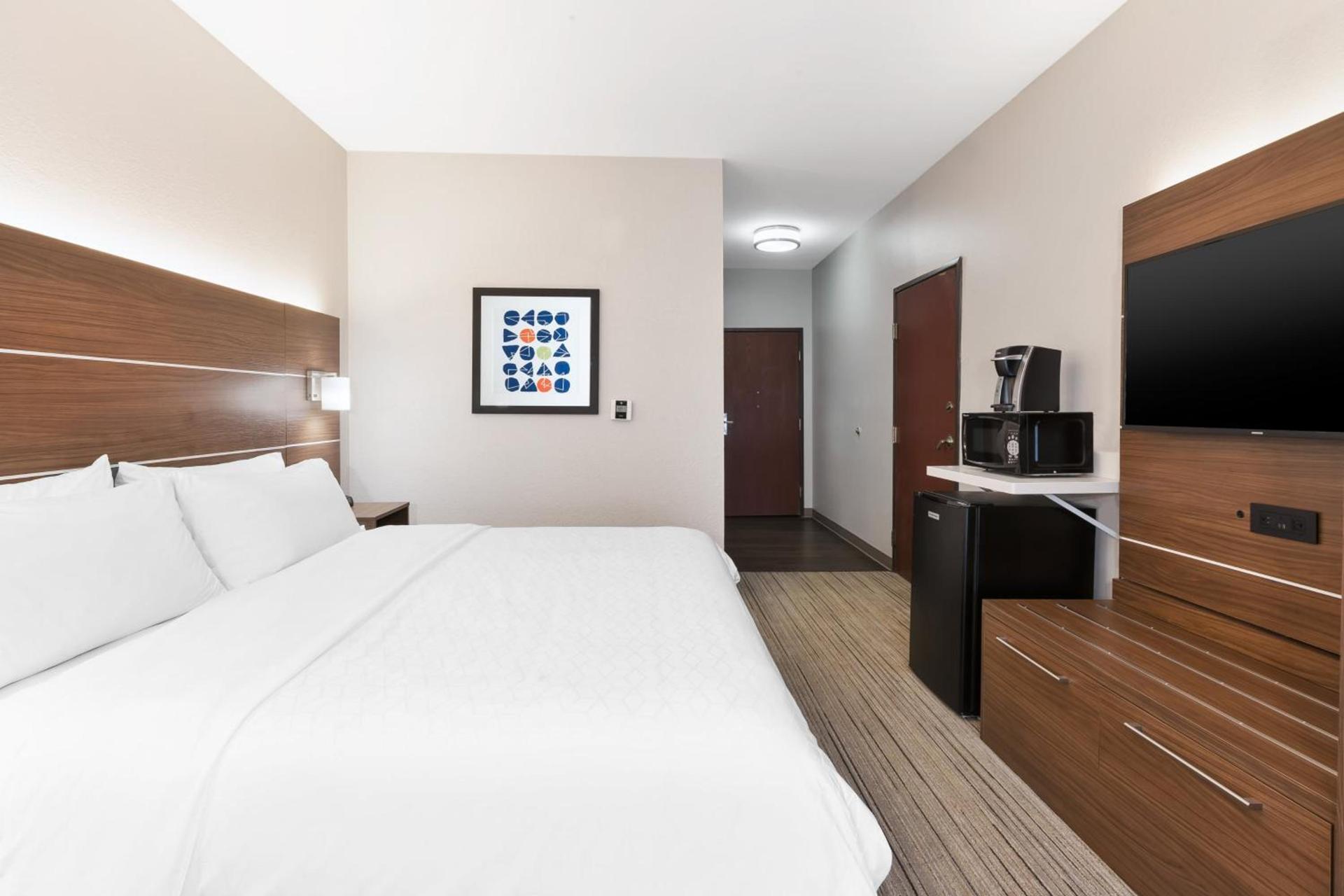 Holiday Inn Express and Suites Three Rivers by IHG photo 28