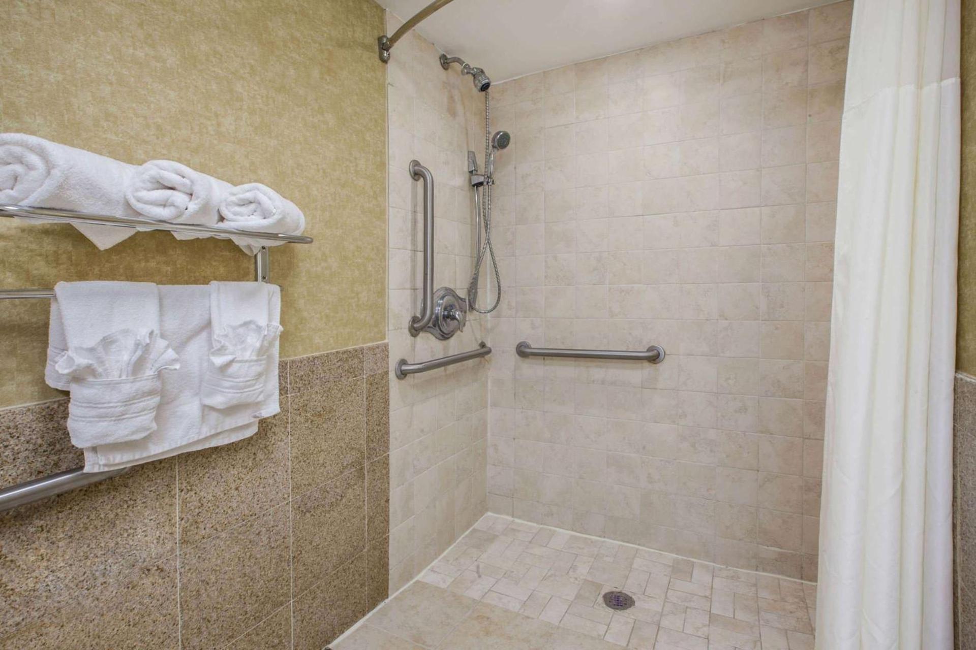 Baymont by Wyndham Pompton Plains/Wayne photo 7