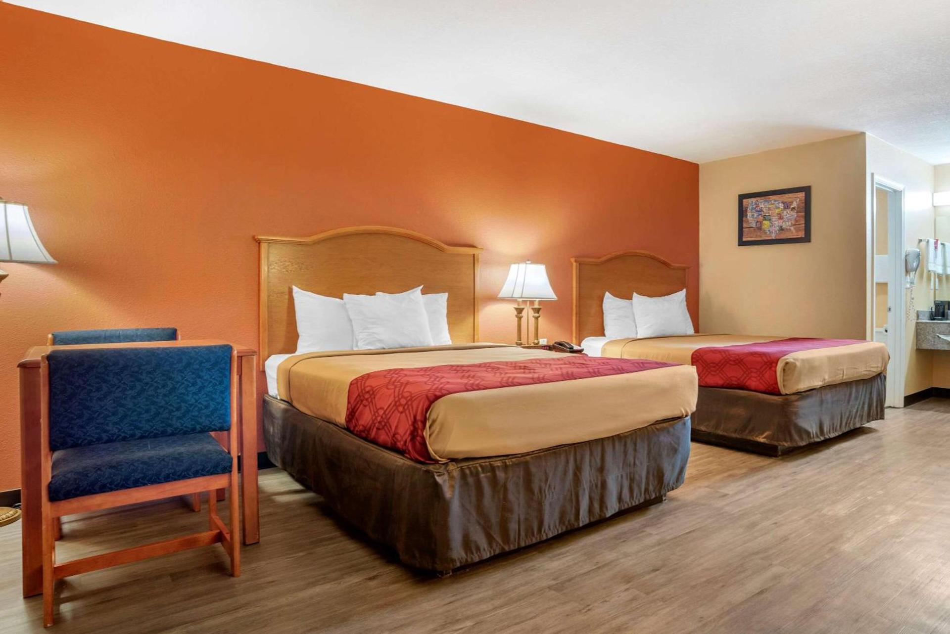 Econo Lodge Inn & Suites Evergreen photo 3