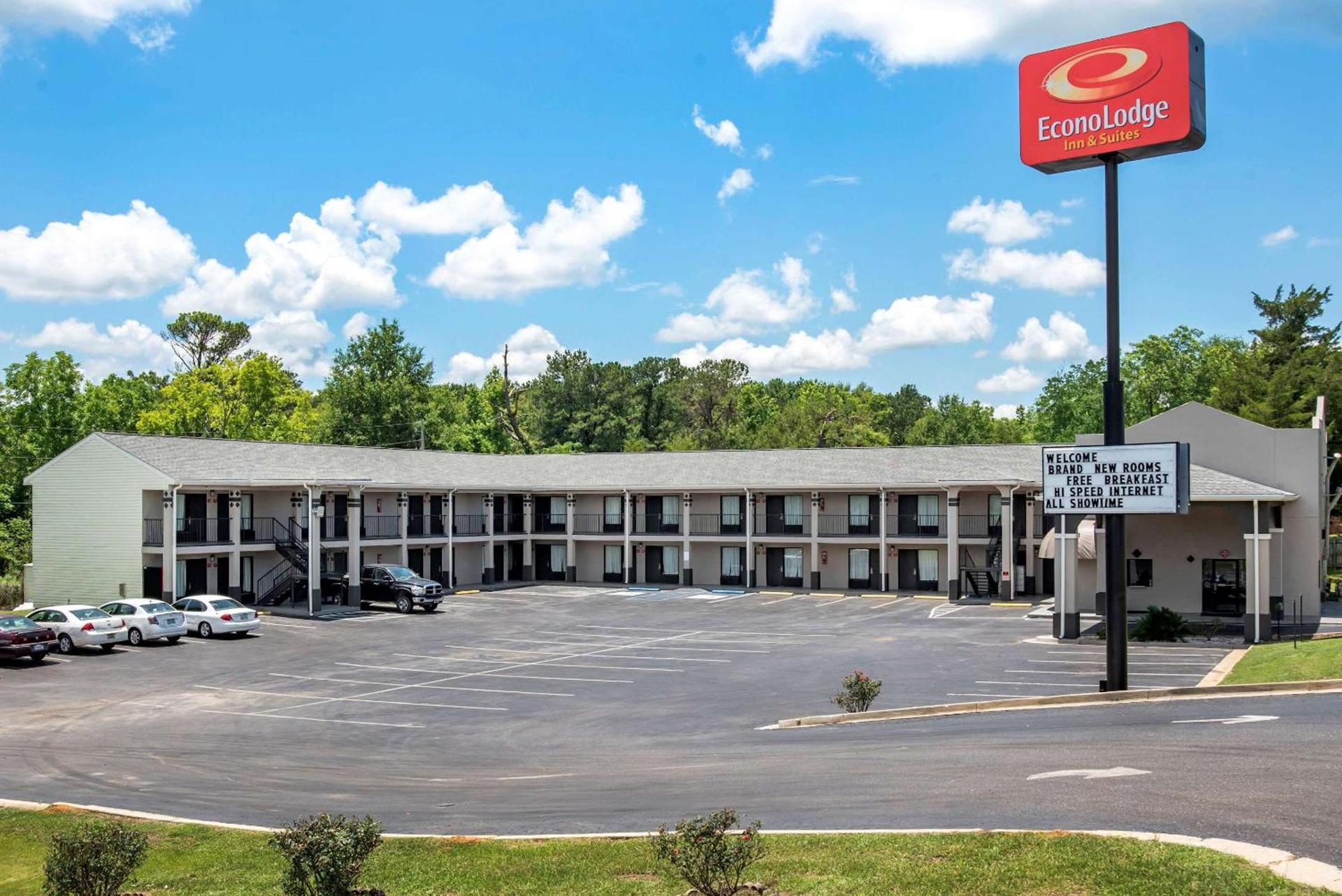 Econo Lodge Inn & Suites Evergreen — hotel in Evergreen