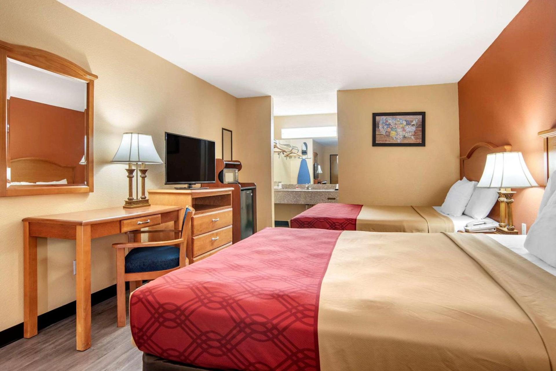 Econo Lodge Inn & Suites Evergreen photo 5
