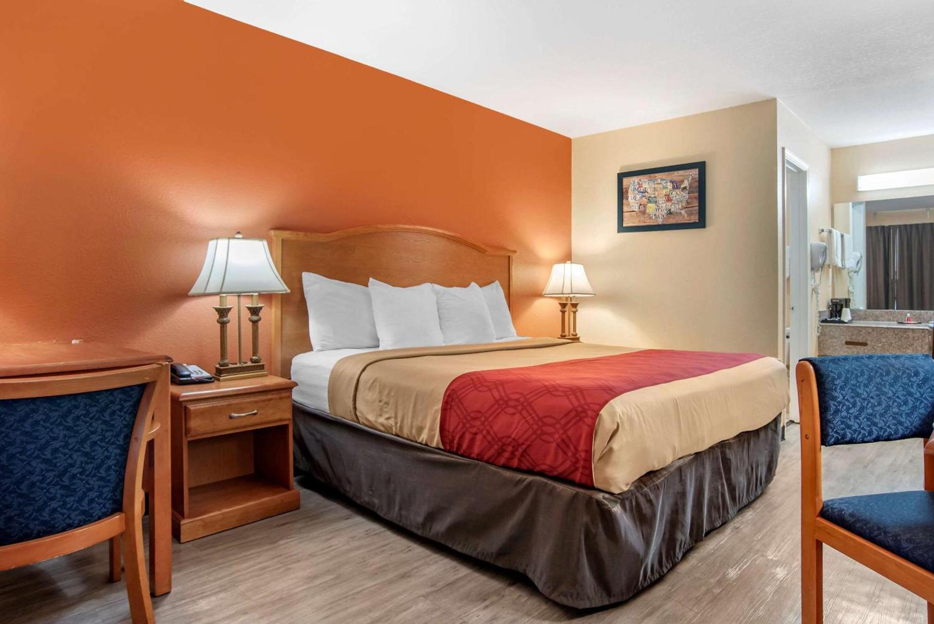 Econo Lodge Inn & Suites Evergreen photo 6