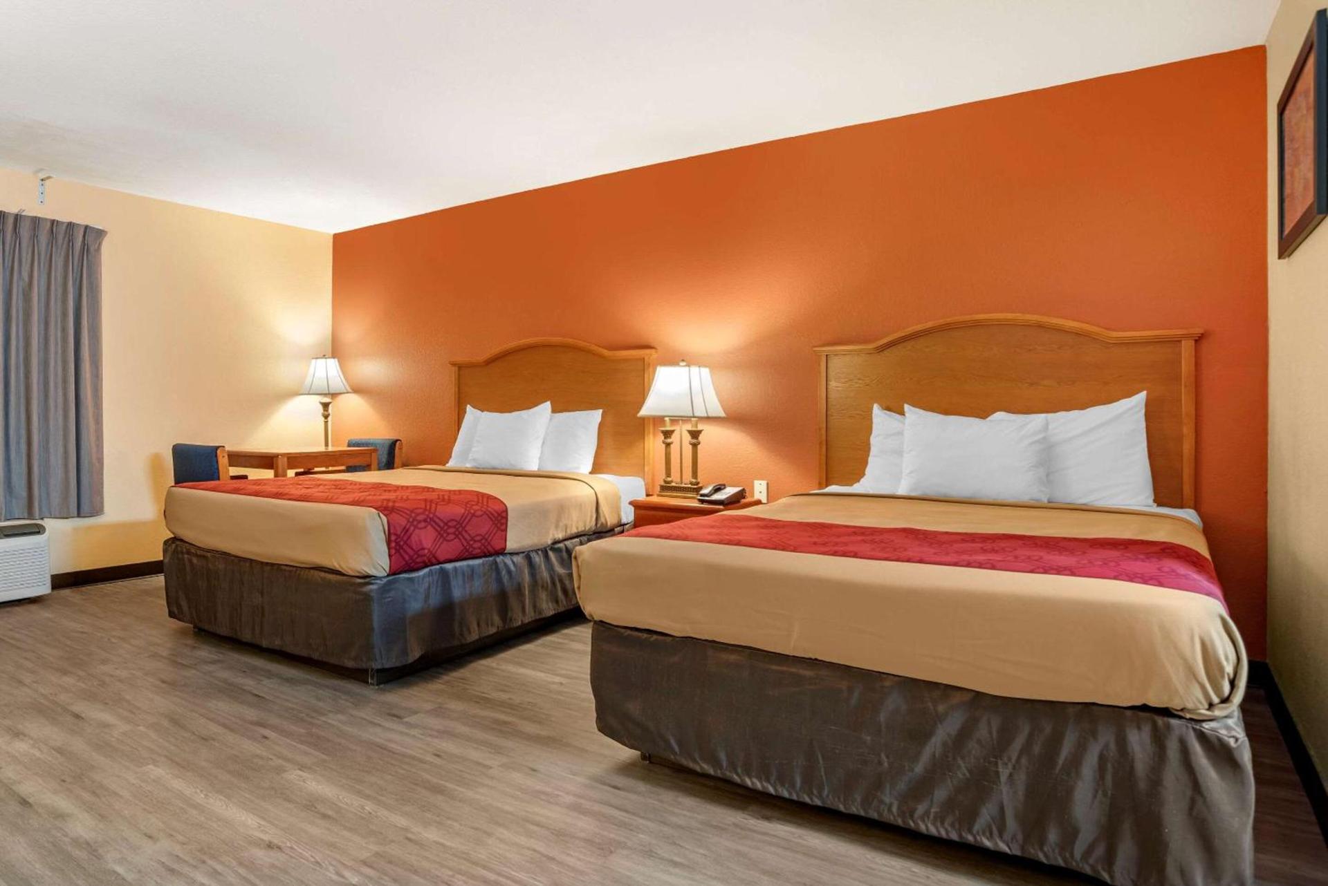 Econo Lodge Inn & Suites Evergreen photo 9