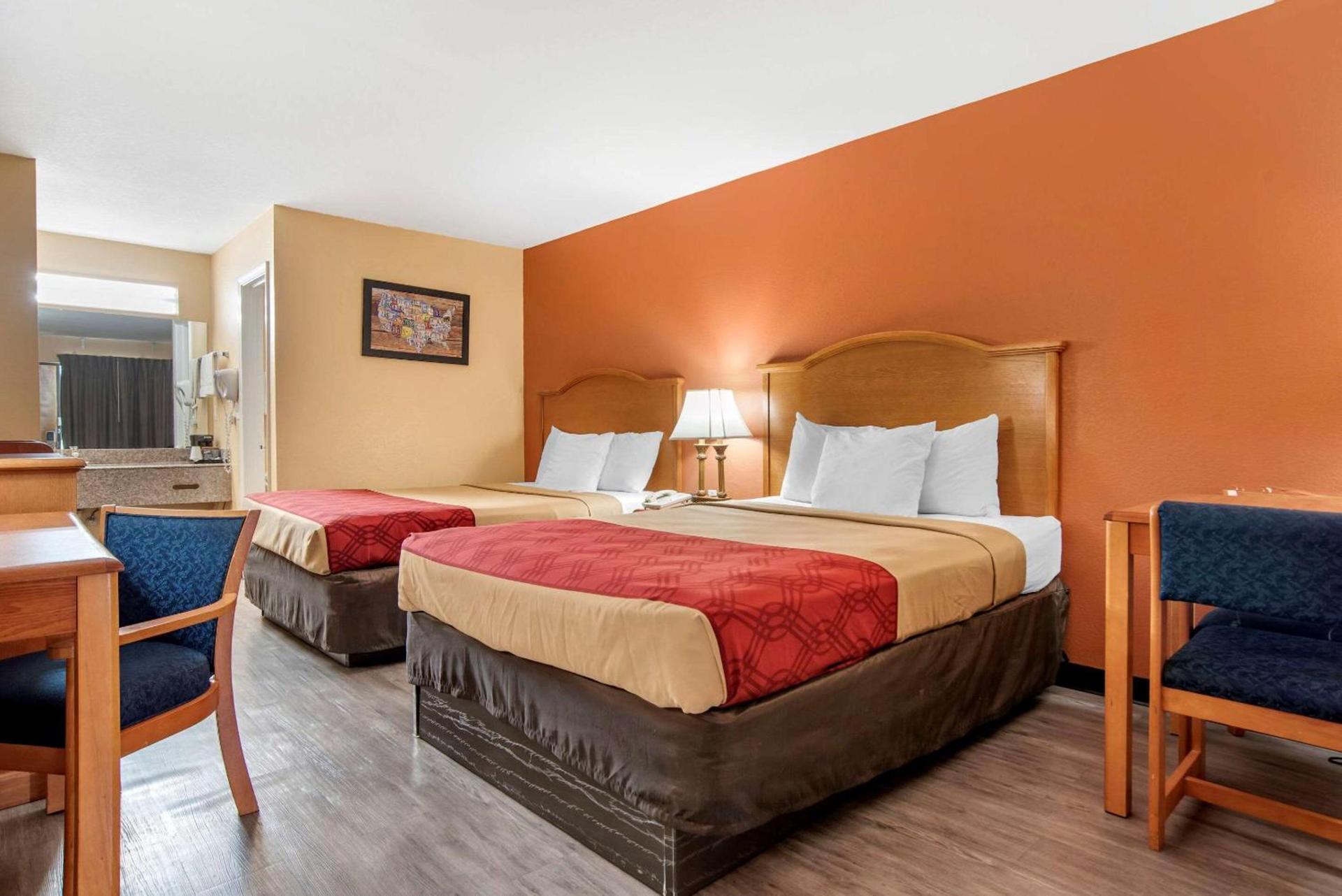 Econo Lodge Inn & Suites Evergreen photo 11
