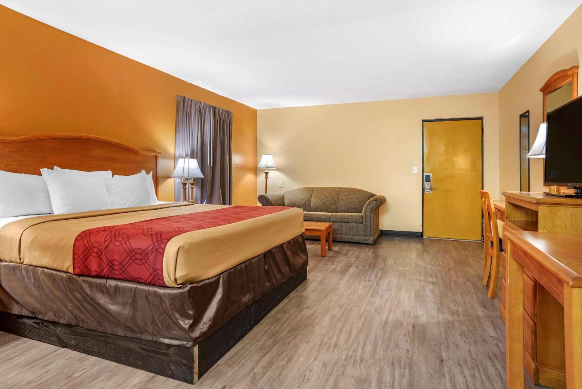 Econo Lodge Inn & Suites Evergreen photo 14