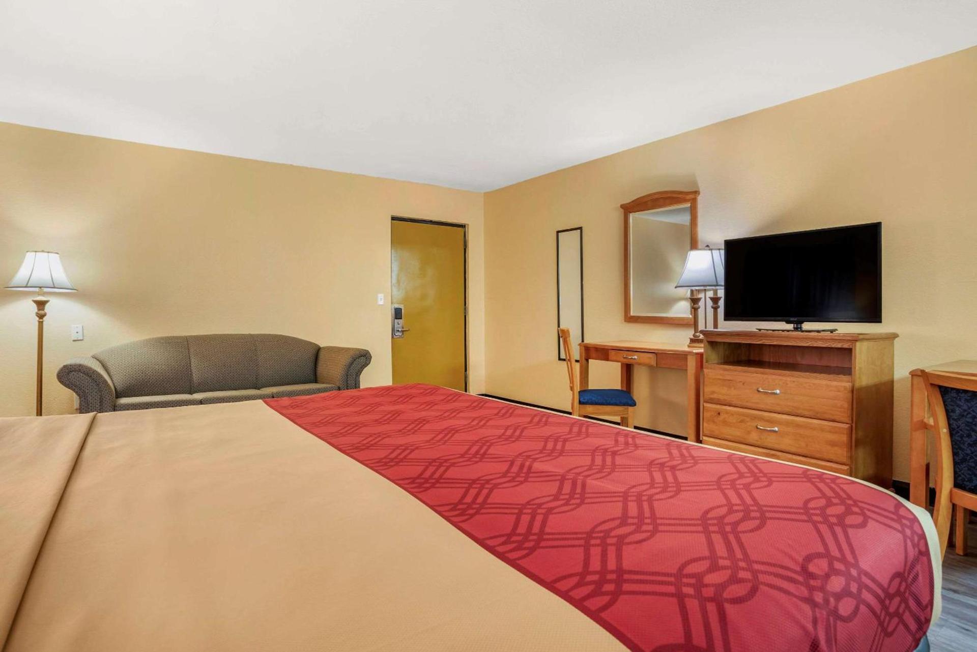 Econo Lodge Inn & Suites Evergreen photo 17