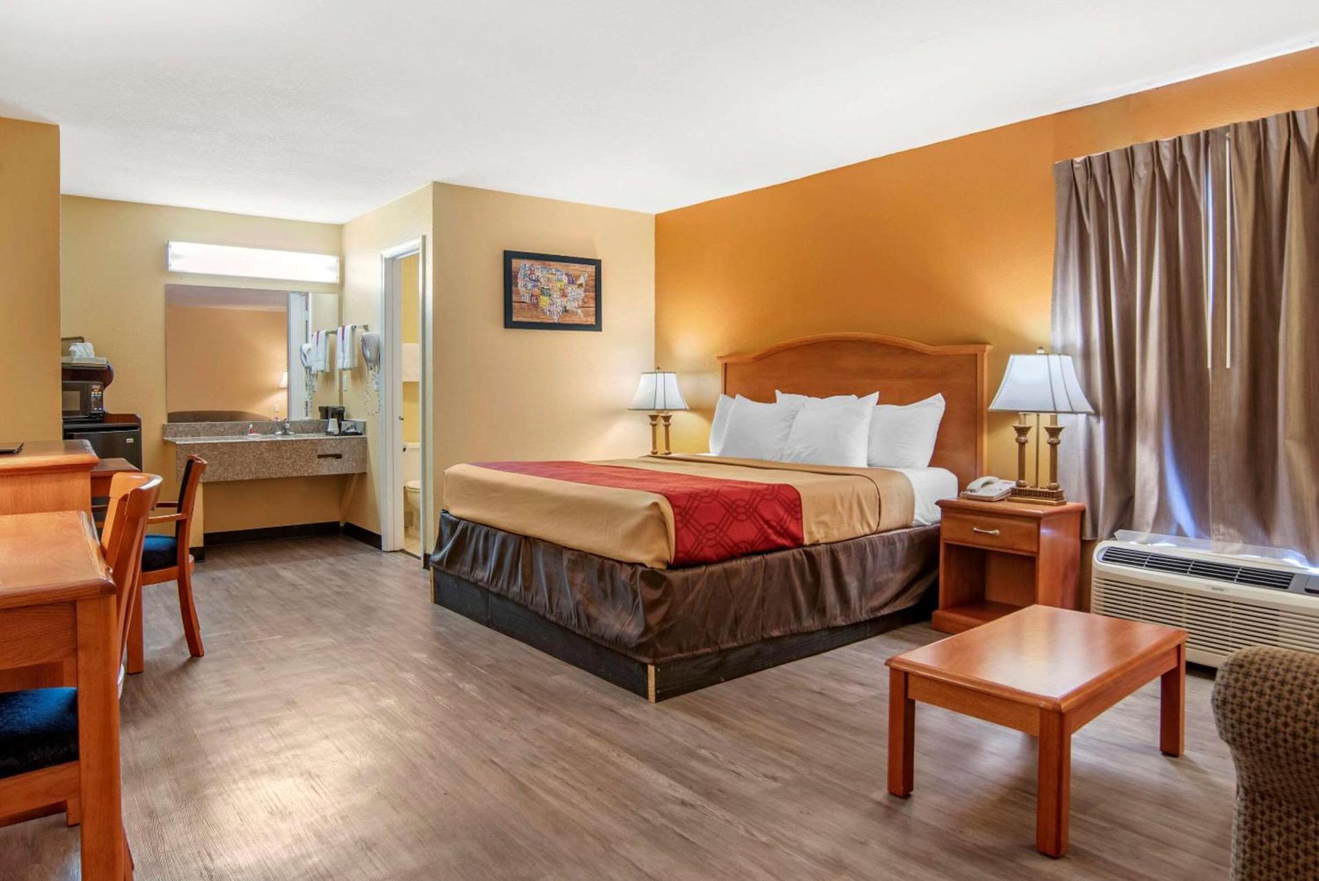 Econo Lodge Inn & Suites Evergreen photo 18