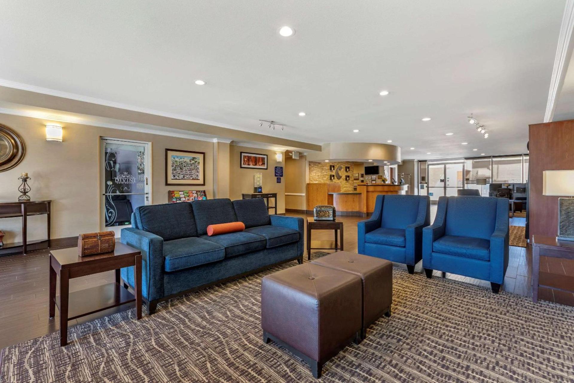 Comfort Suites Visalia - Convention Center photo 5