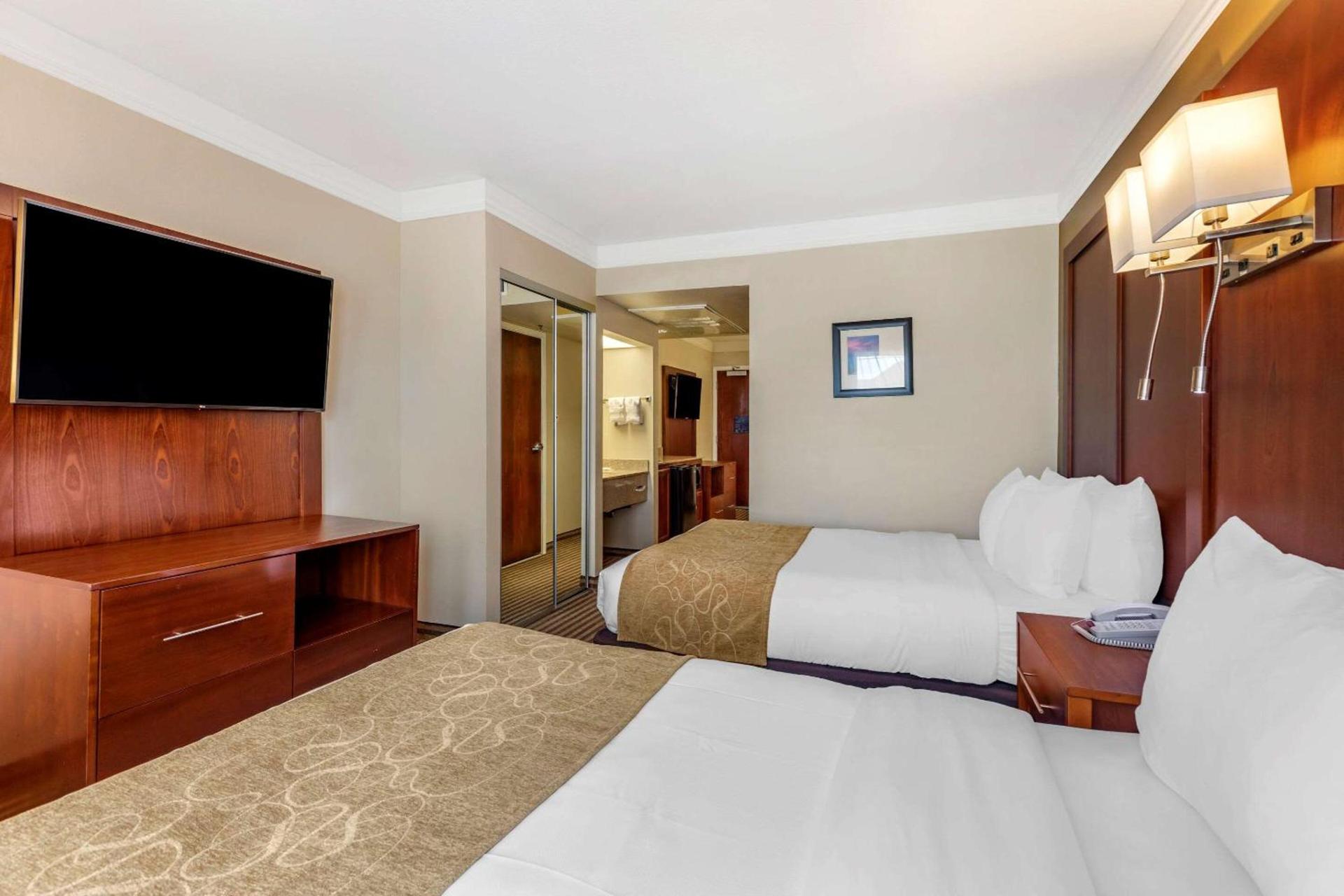 Comfort Suites Visalia - Convention Center photo 9