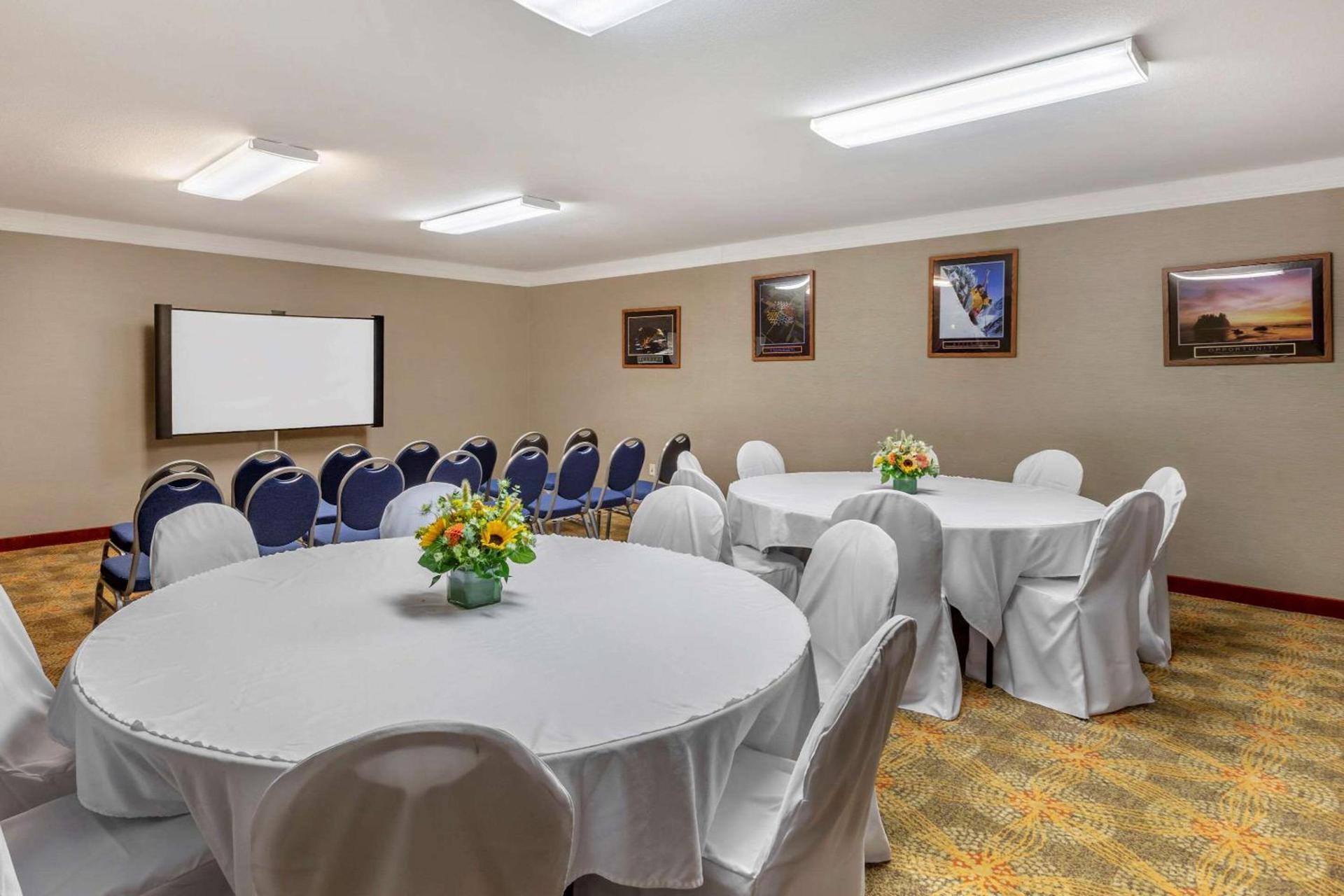 Comfort Suites Visalia - Convention Center photo 16