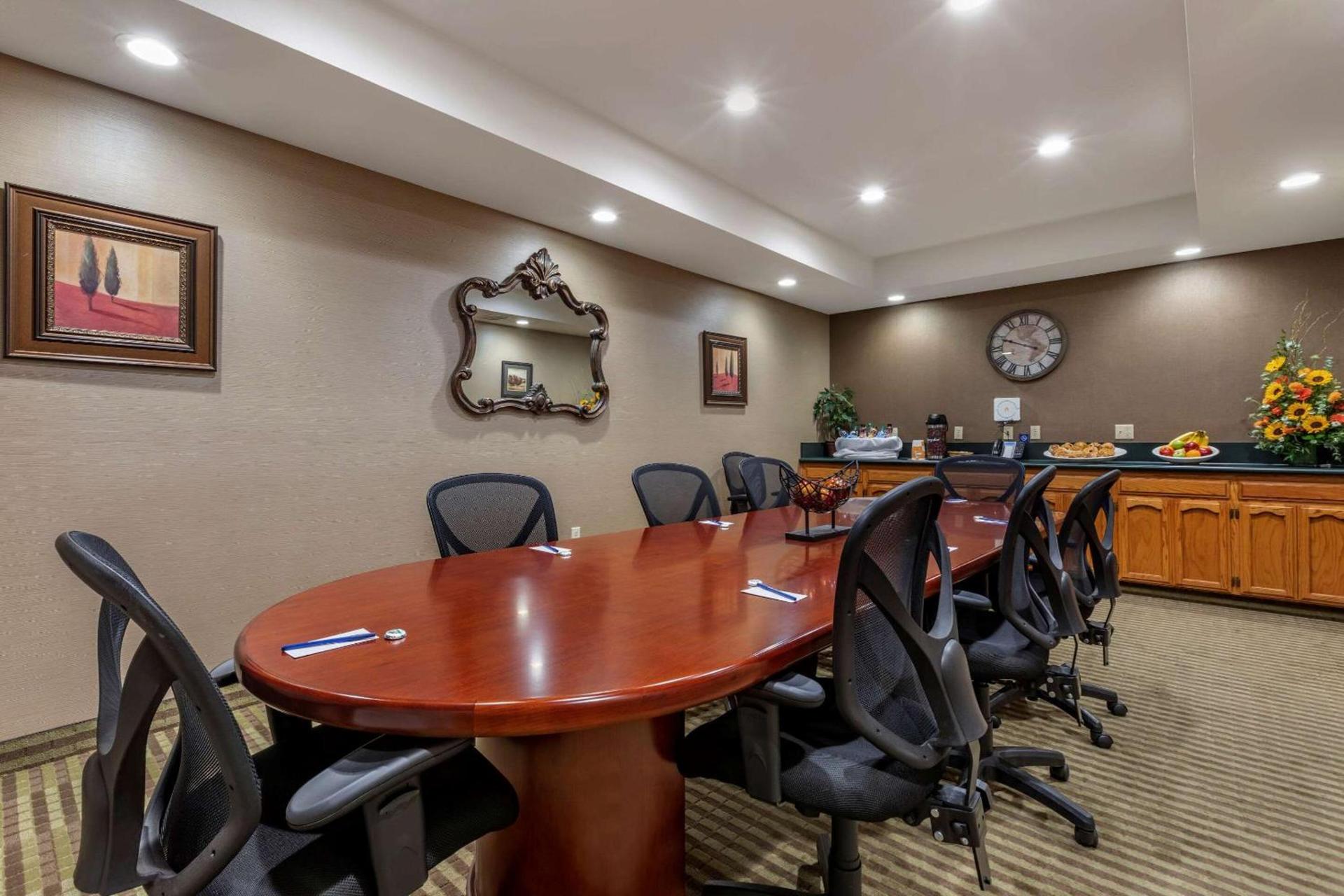 Comfort Suites Visalia - Convention Center photo 18