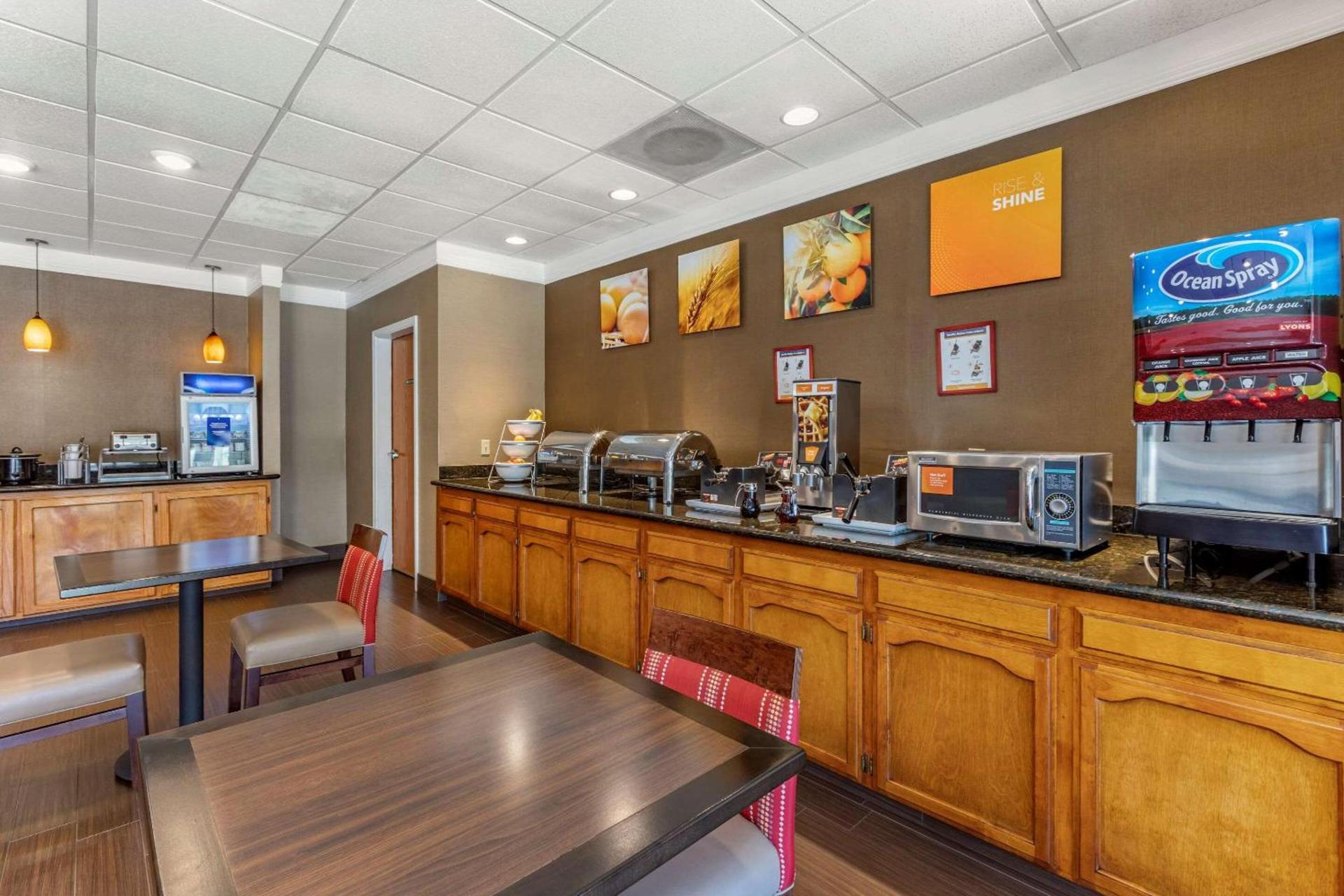 Comfort Suites Visalia - Convention Center photo 19