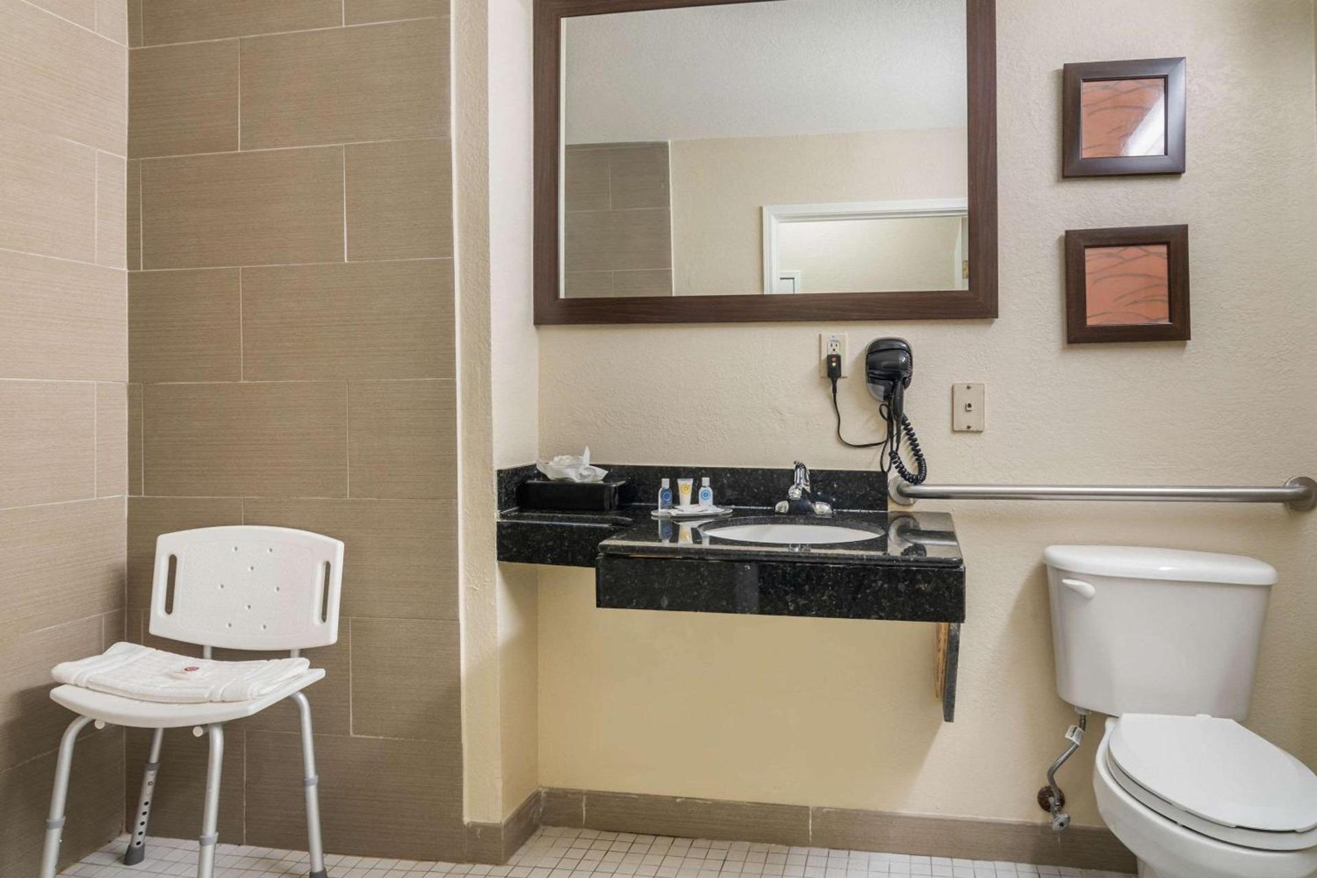 Comfort Inn & Suites Atlanta-Smyrna photo 10