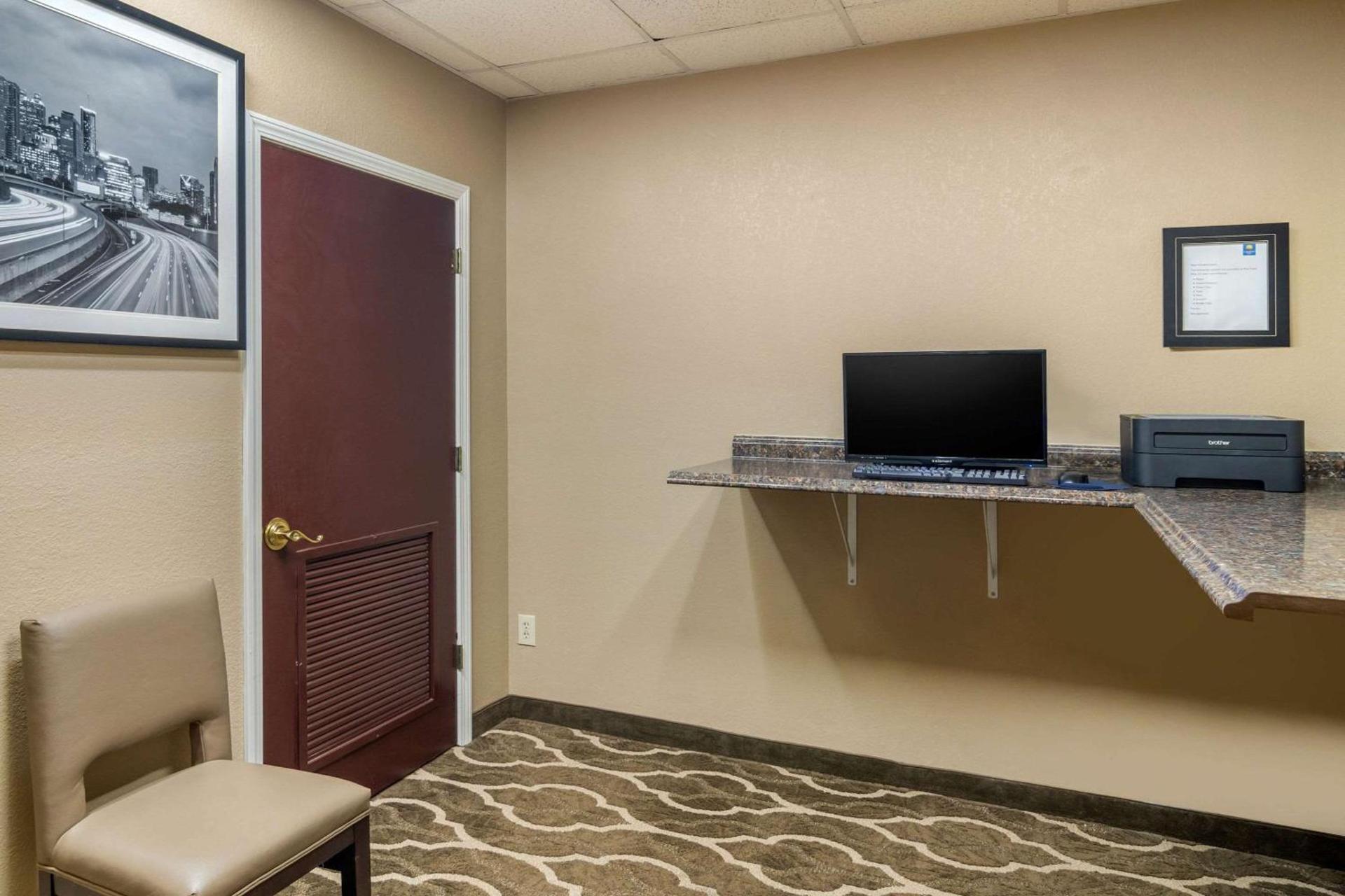 Comfort Inn & Suites Atlanta-Smyrna photo 33