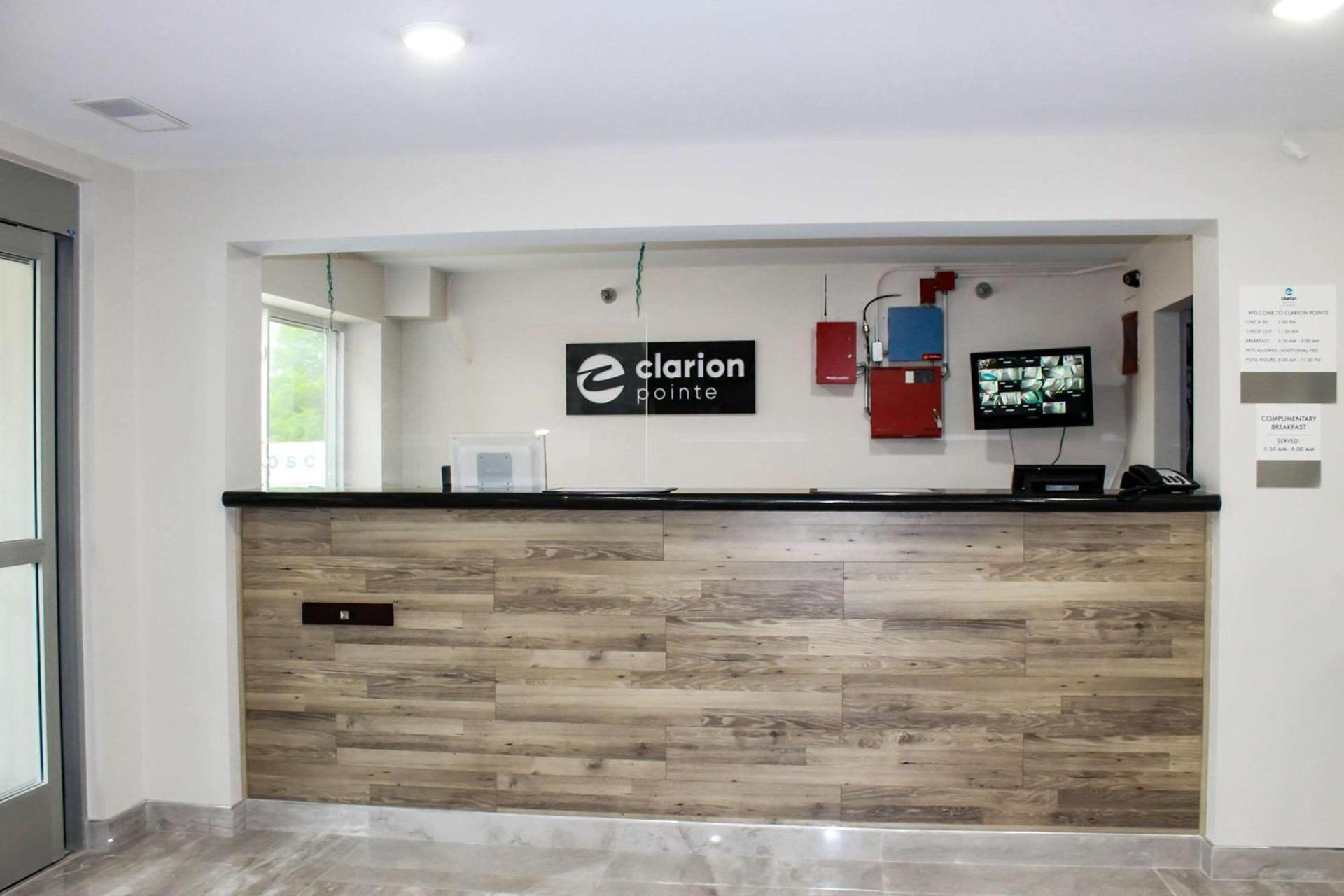 Clarion Pointe Bettendorf - Quad Cities photo 7