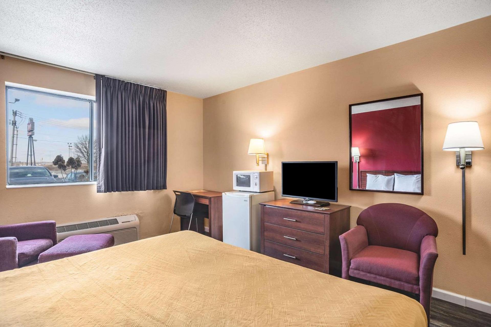Econo Lodge Princeton photo 25