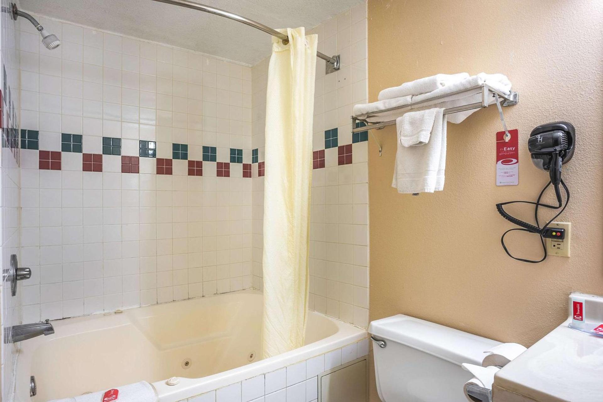 Econo Lodge Princeton photo 19