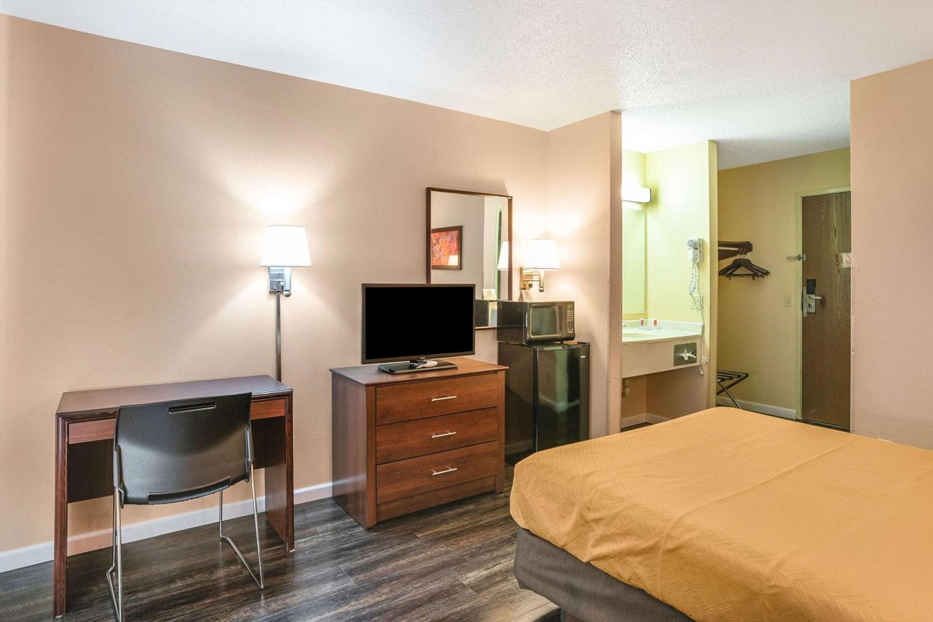 Econo Lodge Princeton photo 18