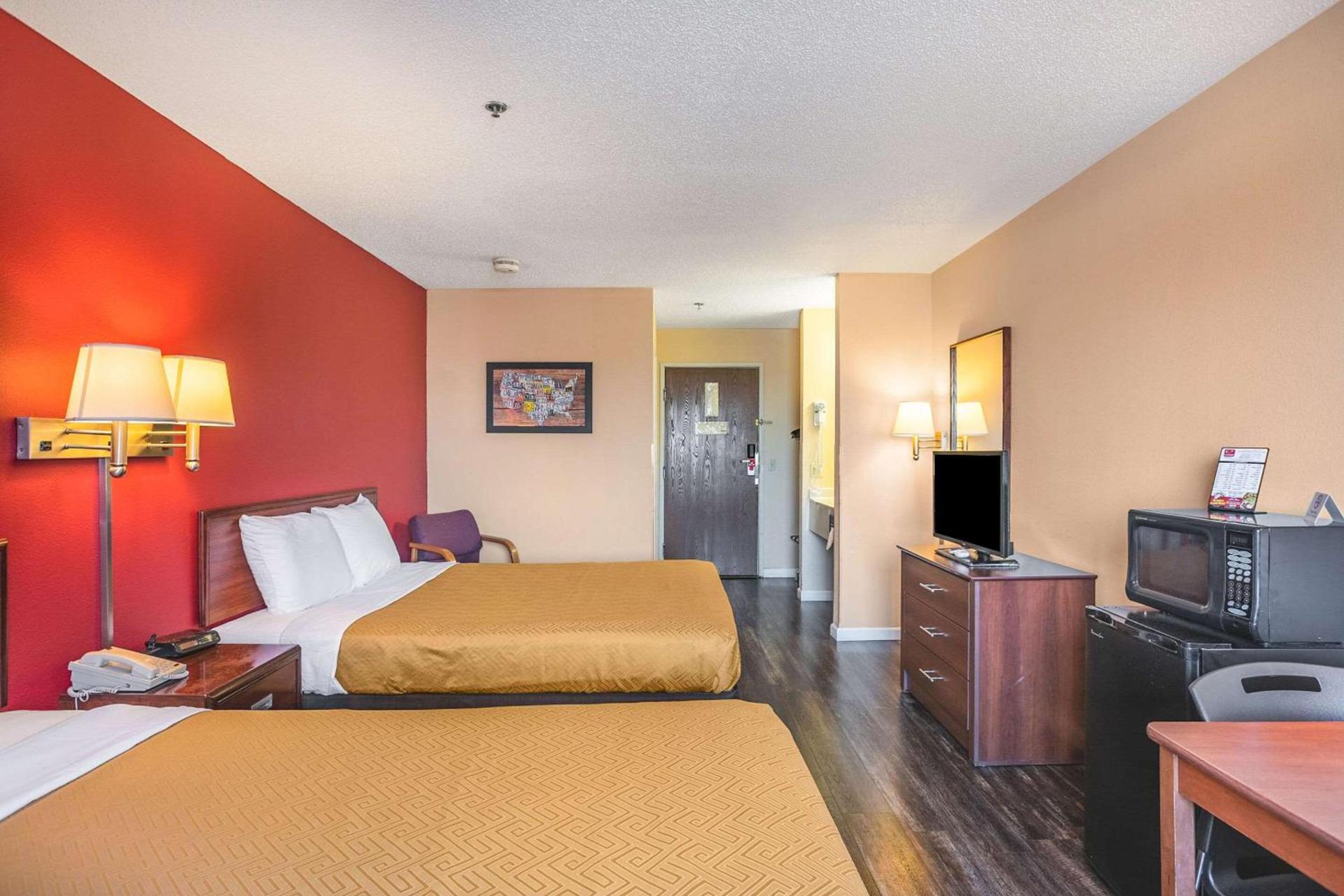 Econo Lodge Princeton photo 11