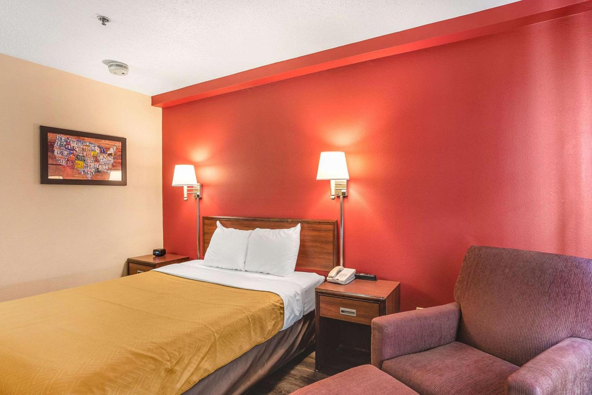 Econo Lodge Princeton photo 7