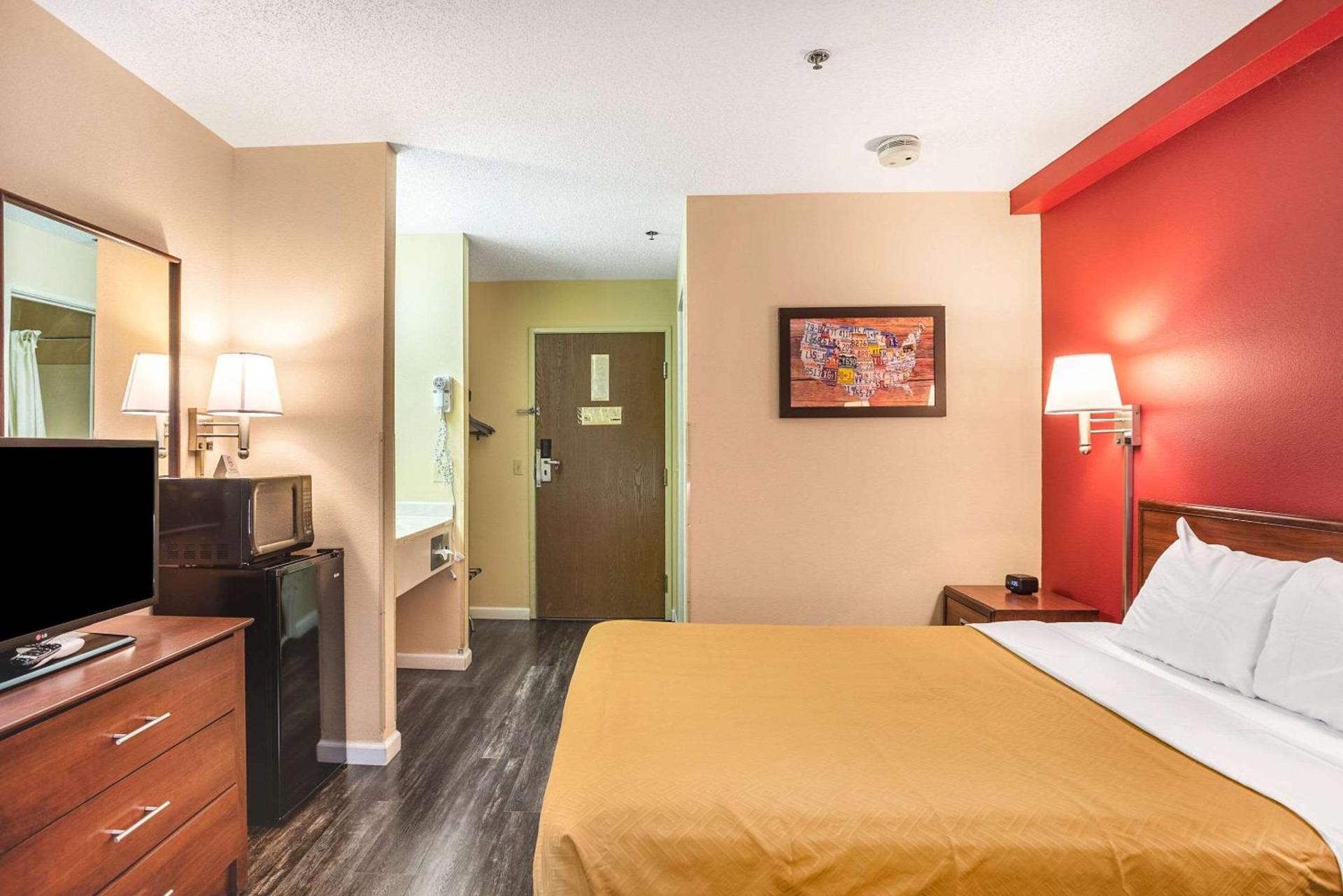 Econo Lodge Princeton photo 6